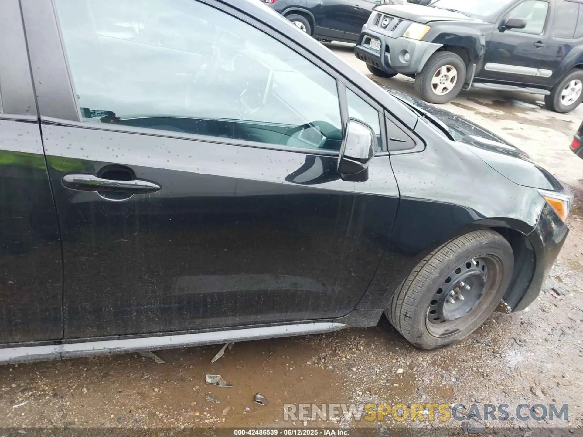 13 Photograph of a damaged car 5YFEPMAE8MP249337 TOYOTA COROLLA 2021