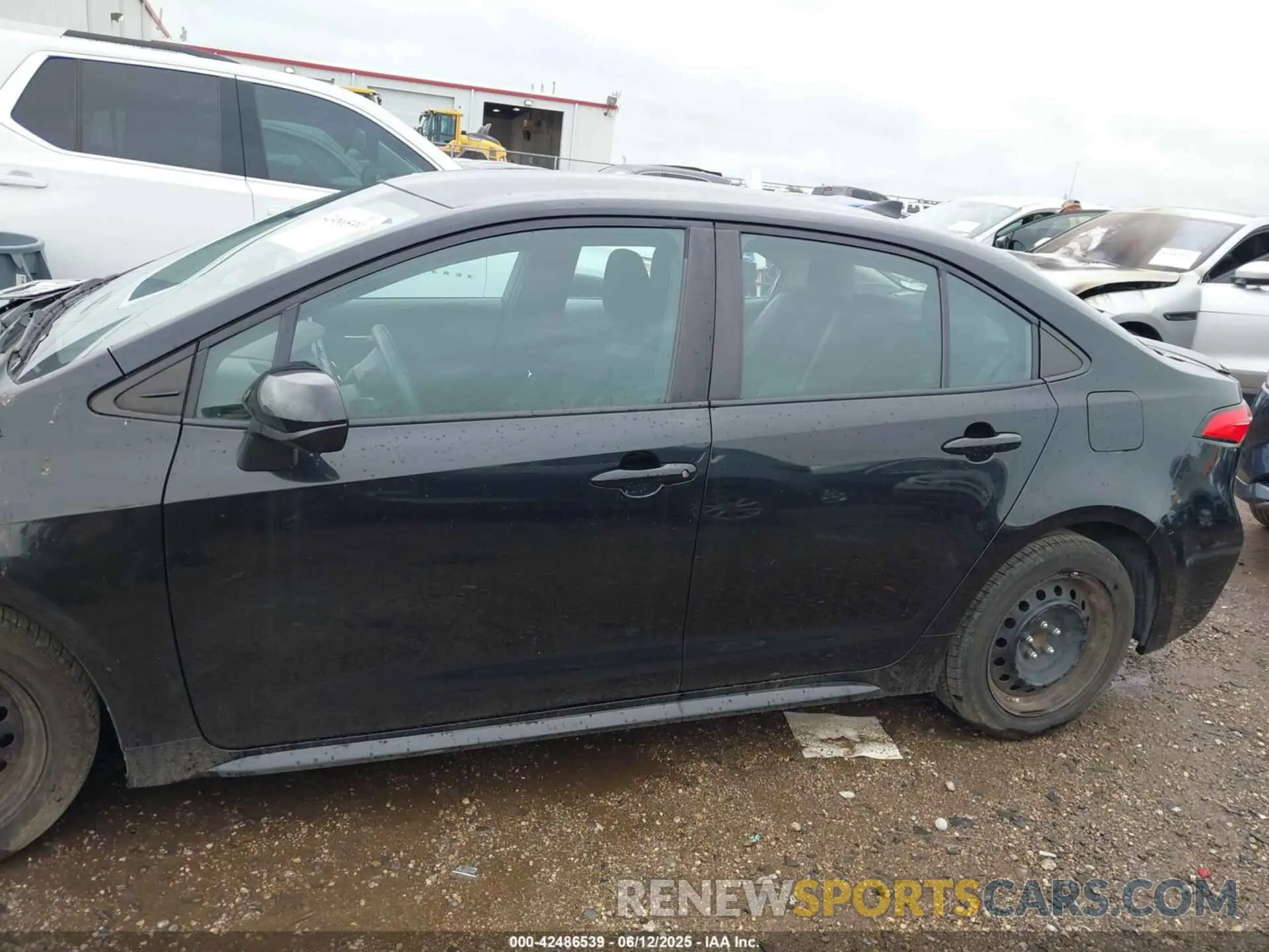 14 Photograph of a damaged car 5YFEPMAE8MP249337 TOYOTA COROLLA 2021