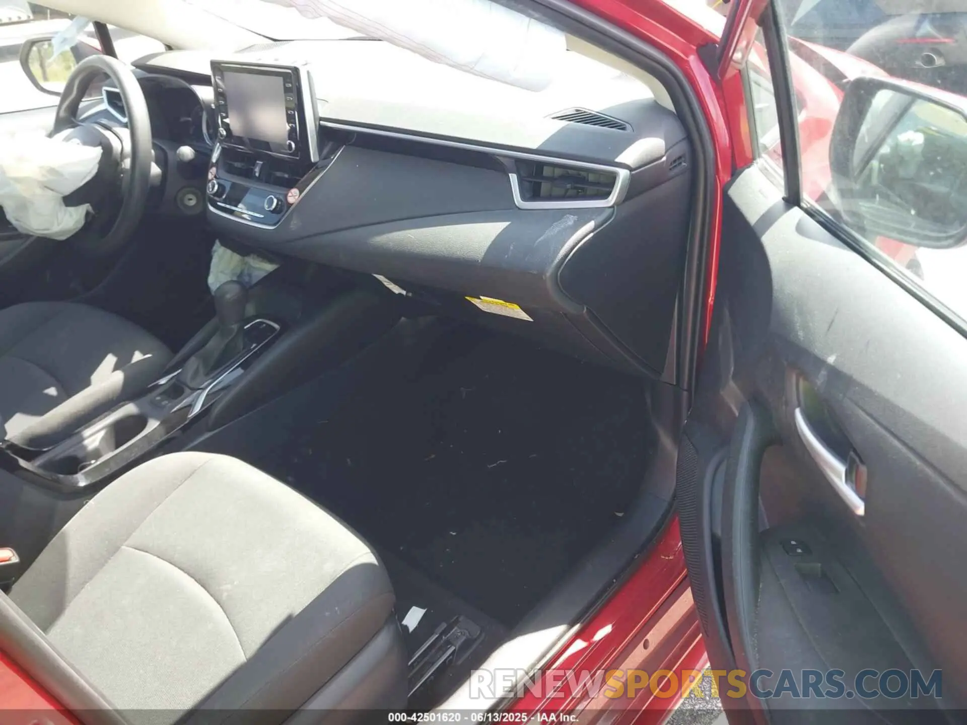 5 Photograph of a damaged car 5YFEPMAE8MP255669 TOYOTA COROLLA 2021