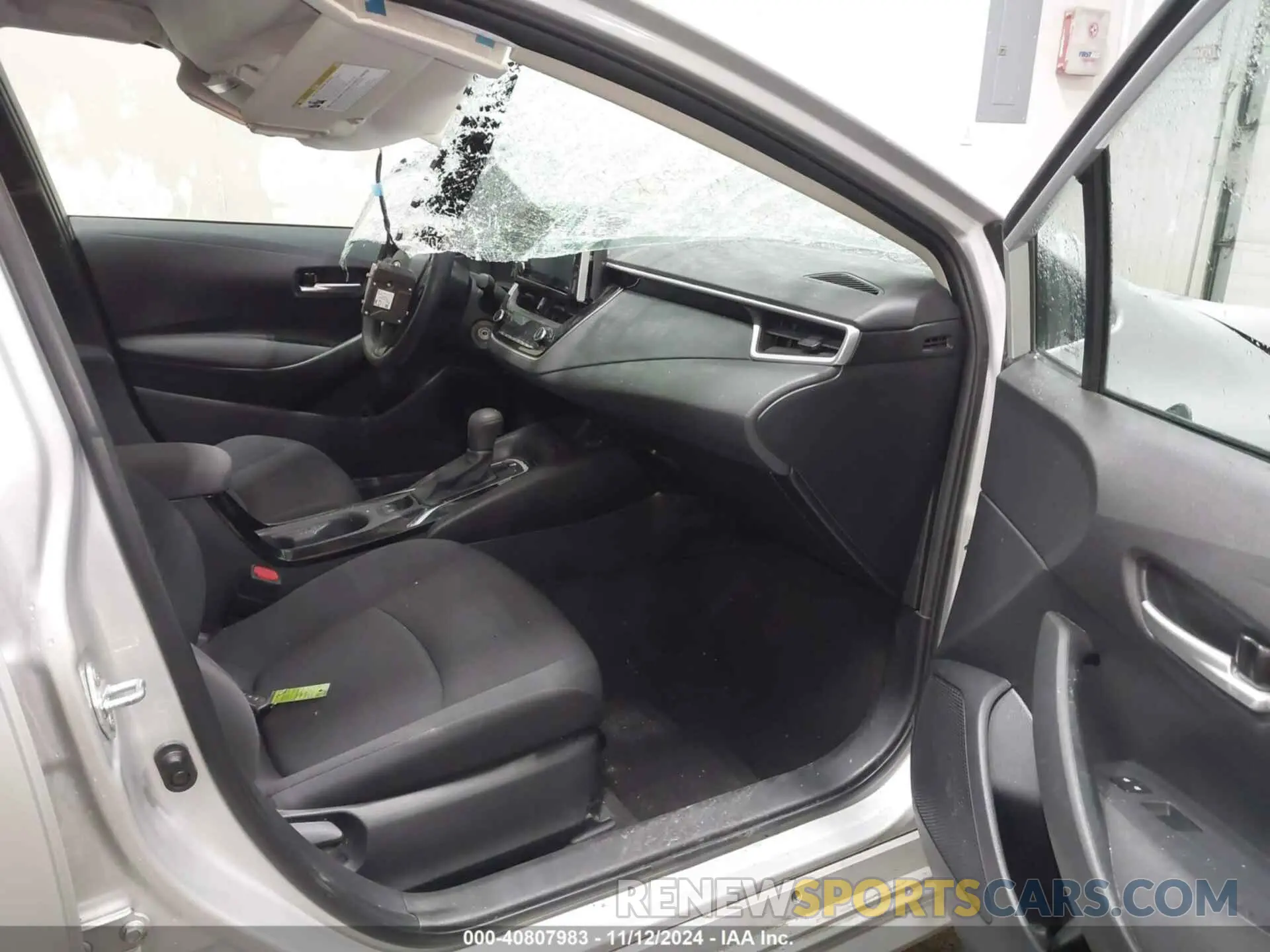 5 Photograph of a damaged car 5YFEPMAE9MP239268 TOYOTA COROLLA 2021