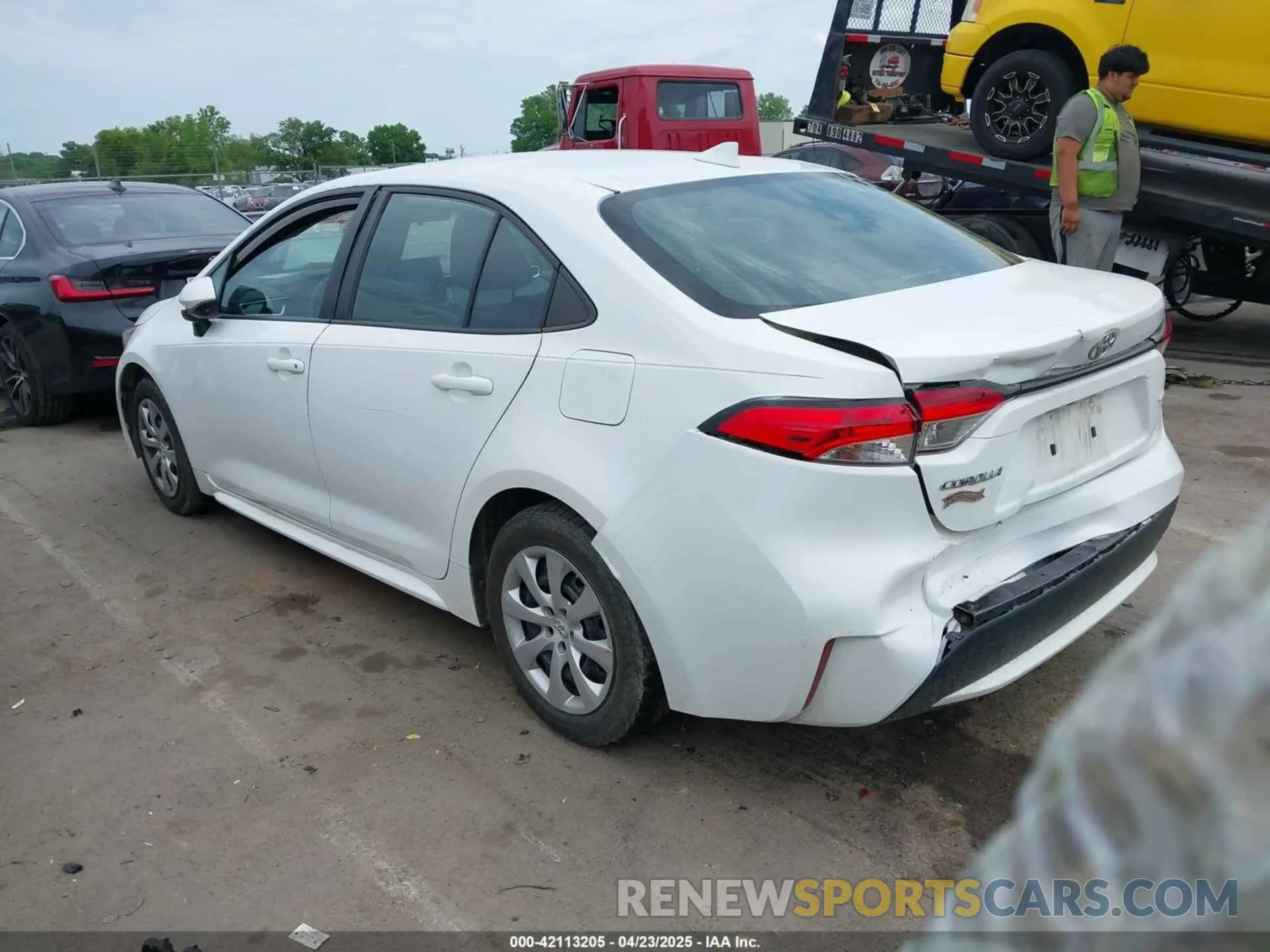 14 Photograph of a damaged car 5YFEPMAE9MP268852 TOYOTA COROLLA 2021
