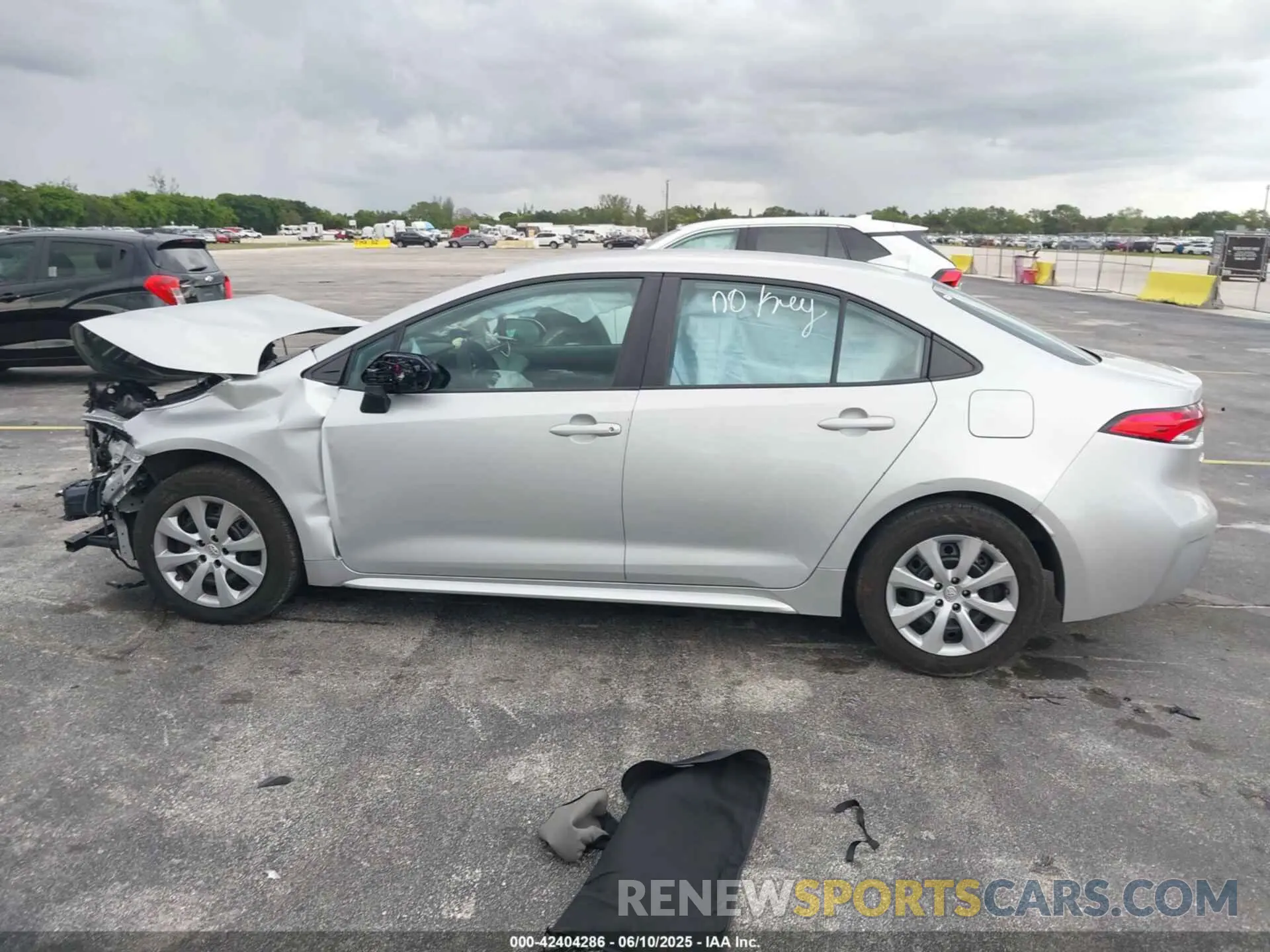 14 Photograph of a damaged car 5YFEPMAE9MP271234 TOYOTA COROLLA 2021