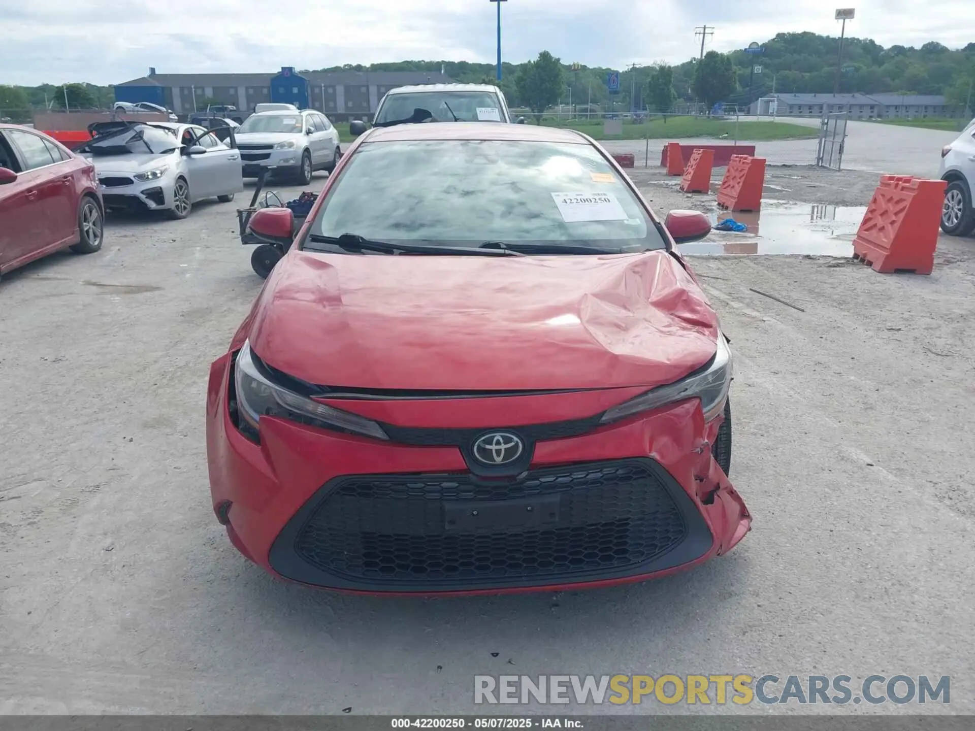 12 Photograph of a damaged car 5YFEPMAEXMP180425 TOYOTA COROLLA 2021