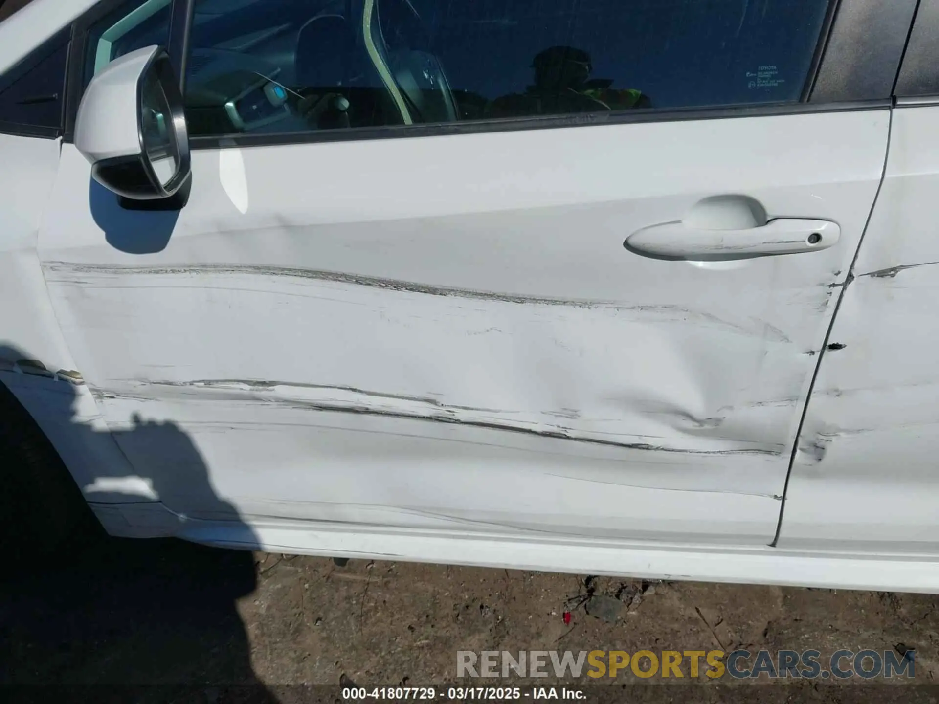 17 Photograph of a damaged car 5YFEPMAEXMP218008 TOYOTA COROLLA 2021