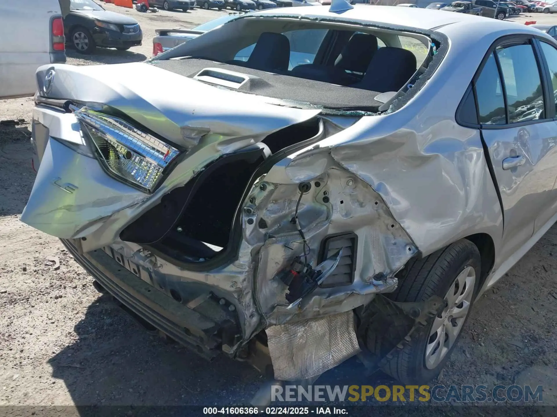 18 Photograph of a damaged car 5YFEPMAEXMP252174 TOYOTA COROLLA 2021