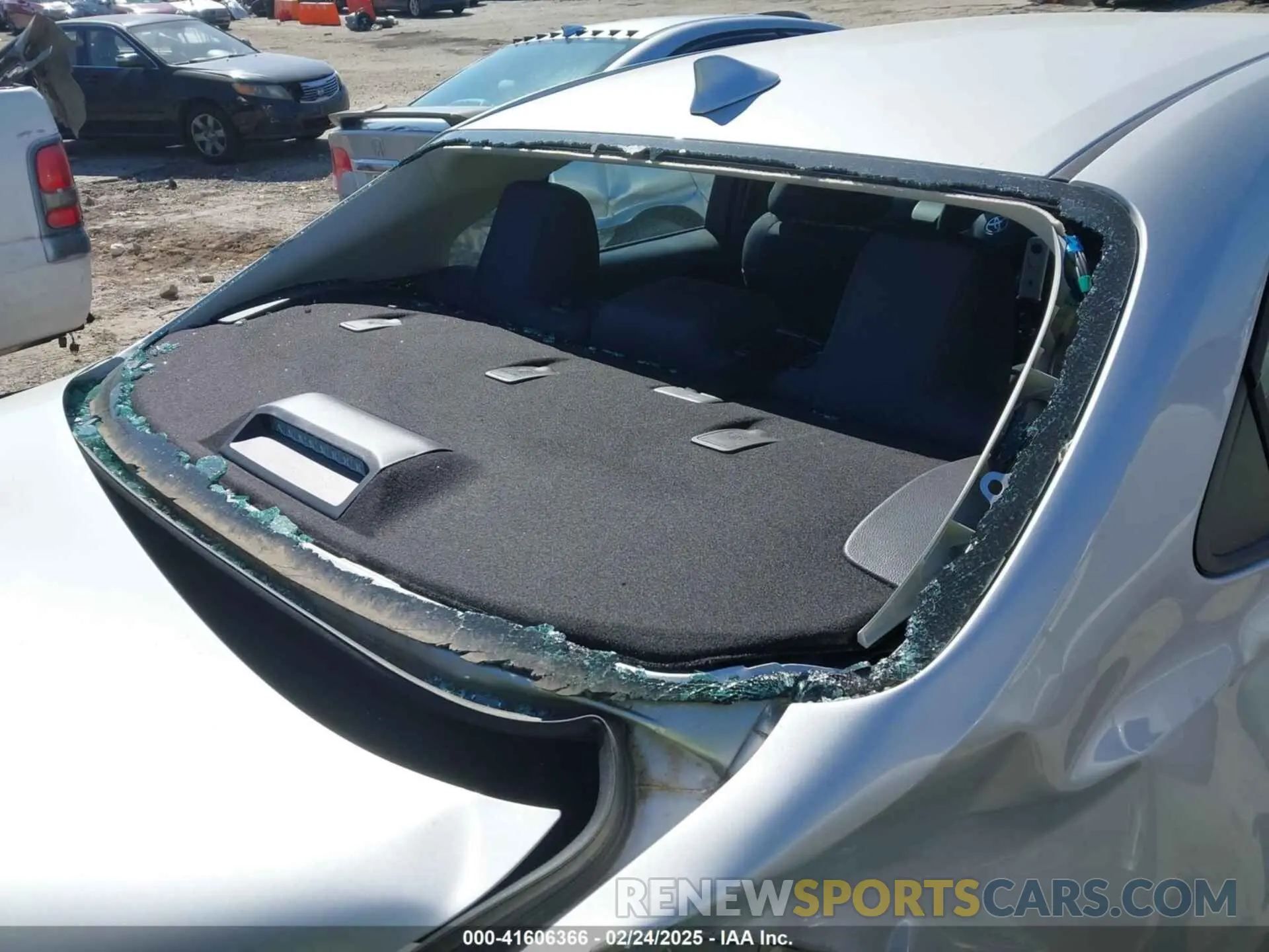 19 Photograph of a damaged car 5YFEPMAEXMP252174 TOYOTA COROLLA 2021