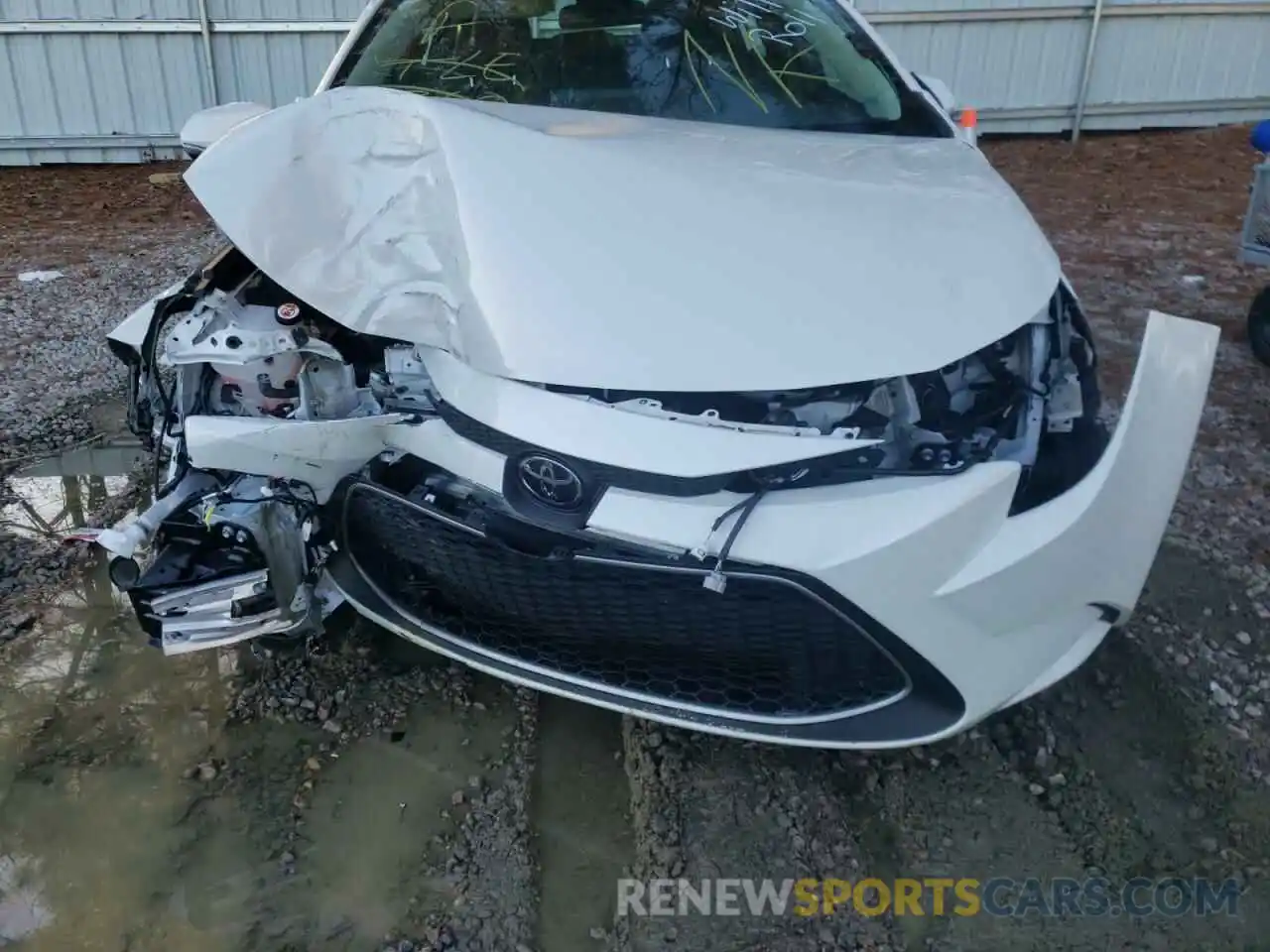 9 Photograph of a damaged car 5YFFPMAE5MP264348 TOYOTA COROLLA 2021