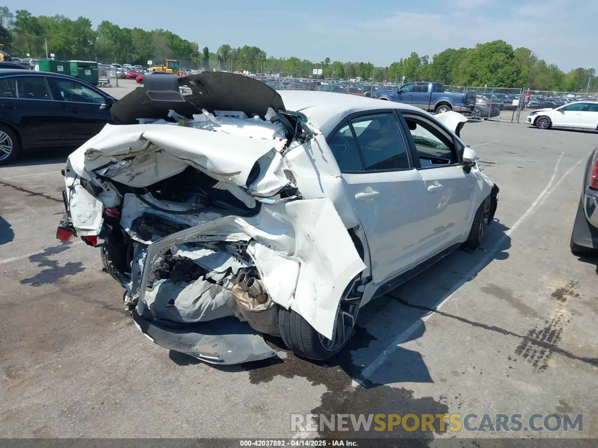 4 Photograph of a damaged car 5YFM4MCE2MP065111 TOYOTA COROLLA 2021
