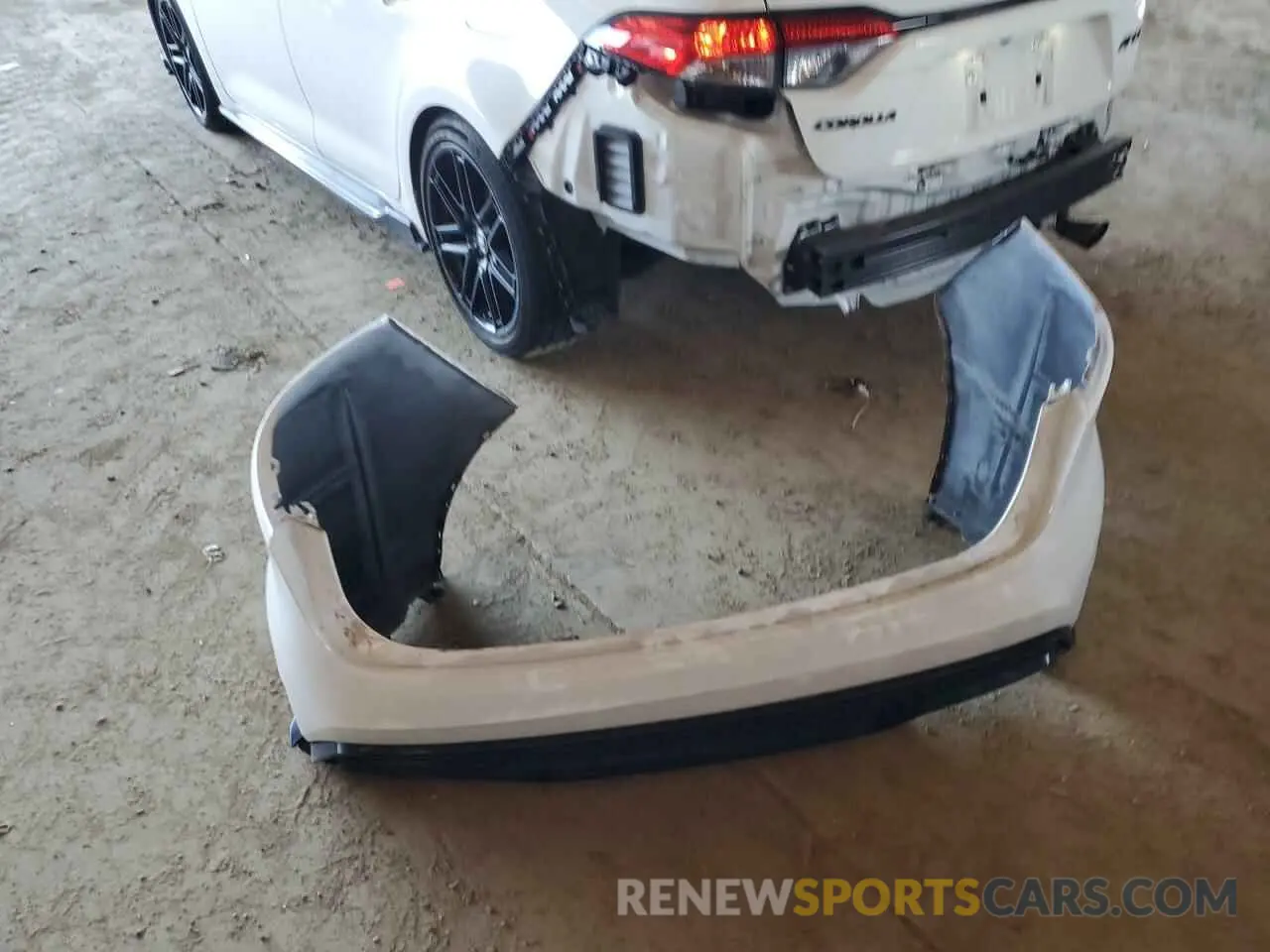 12 Photograph of a damaged car 5YFM4MCE8MP071382 TOYOTA COROLLA 2021