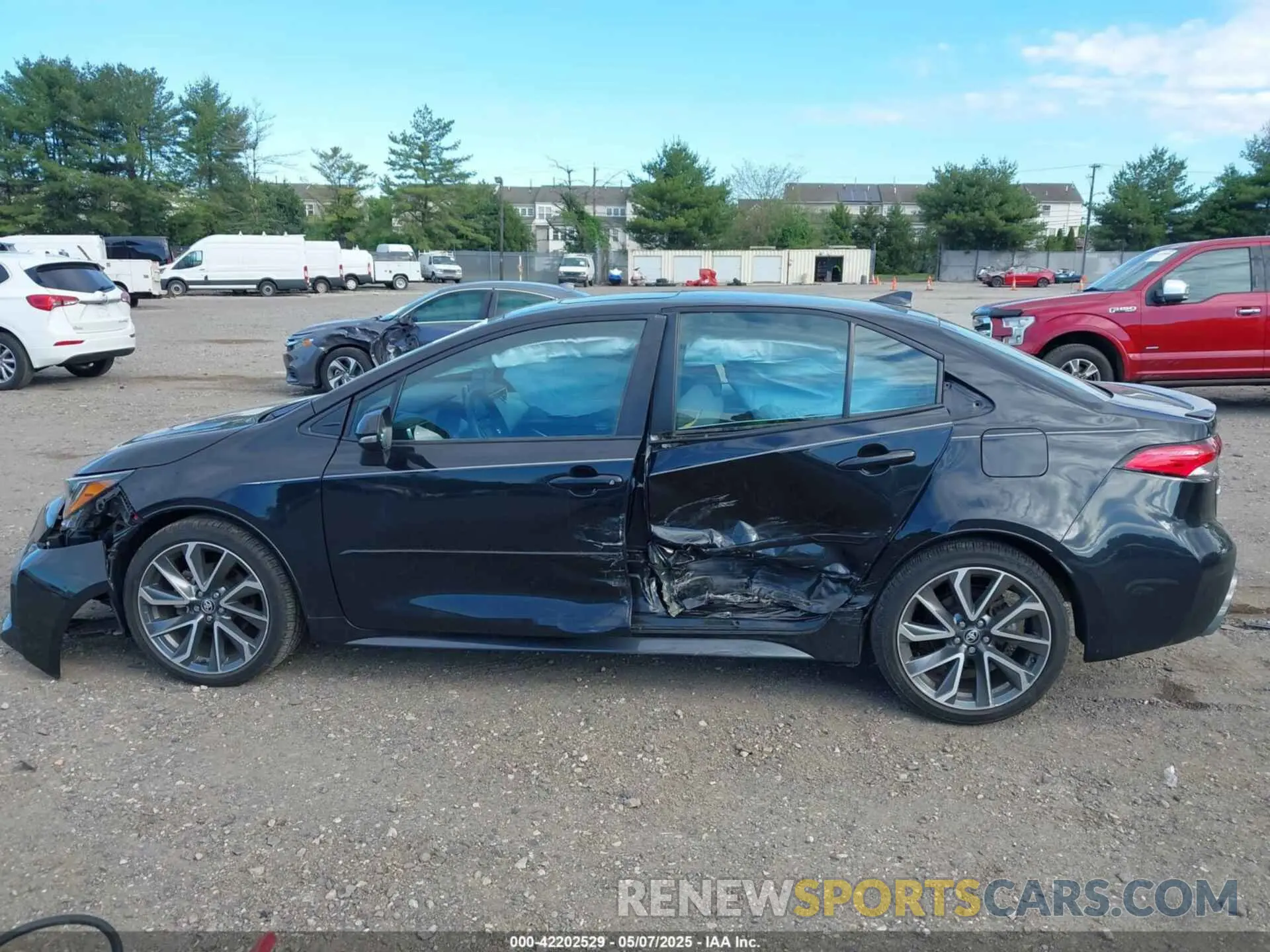 14 Photograph of a damaged car 5YFP4MCE6MP092552 TOYOTA COROLLA 2021