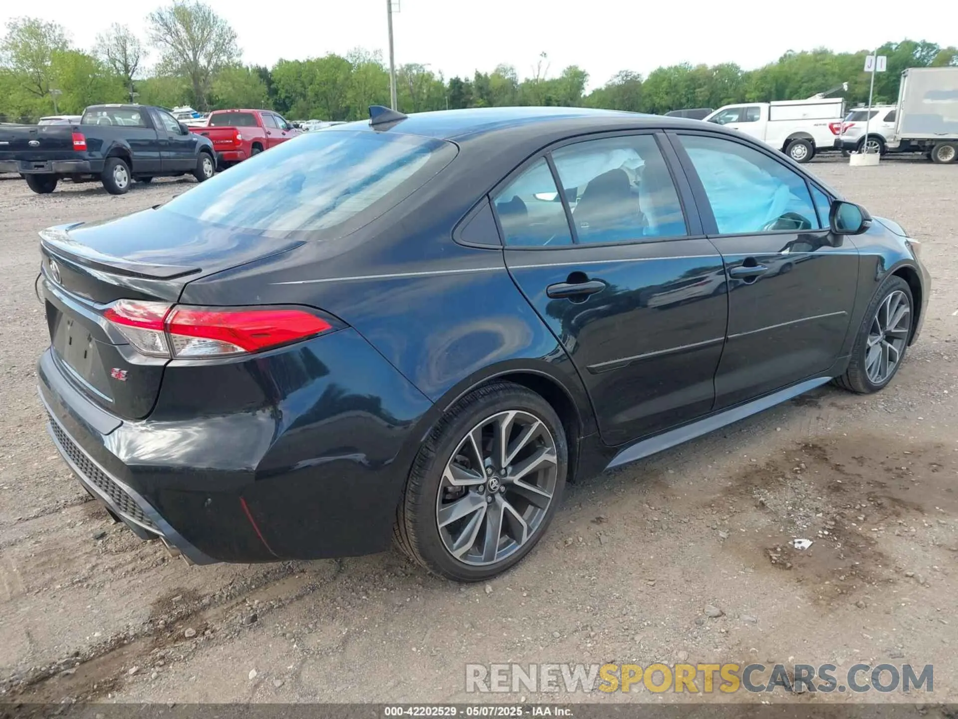 4 Photograph of a damaged car 5YFP4MCE6MP092552 TOYOTA COROLLA 2021