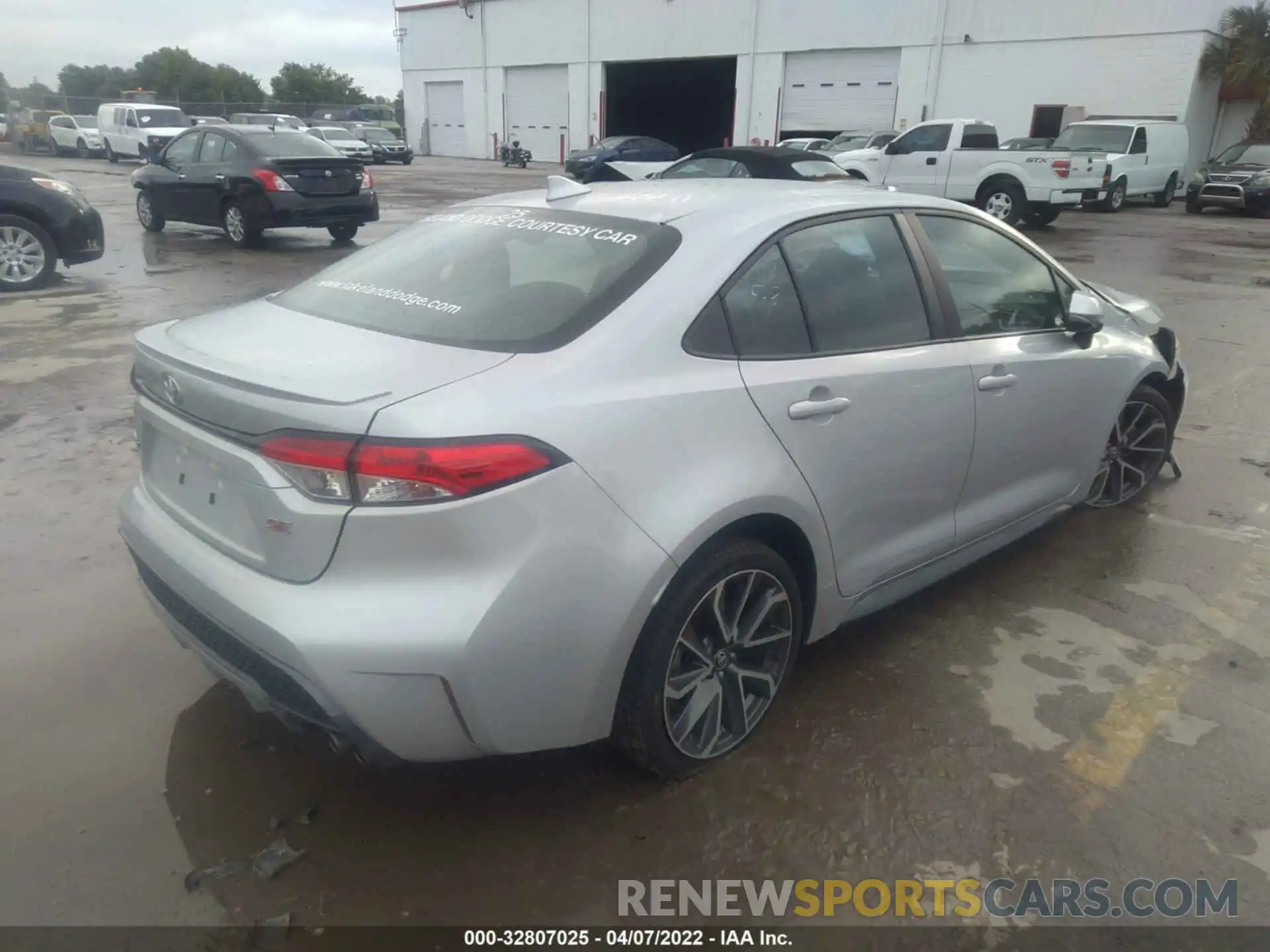 4 Photograph of a damaged car 5YFS4MCE0MP071934 TOYOTA COROLLA 2021