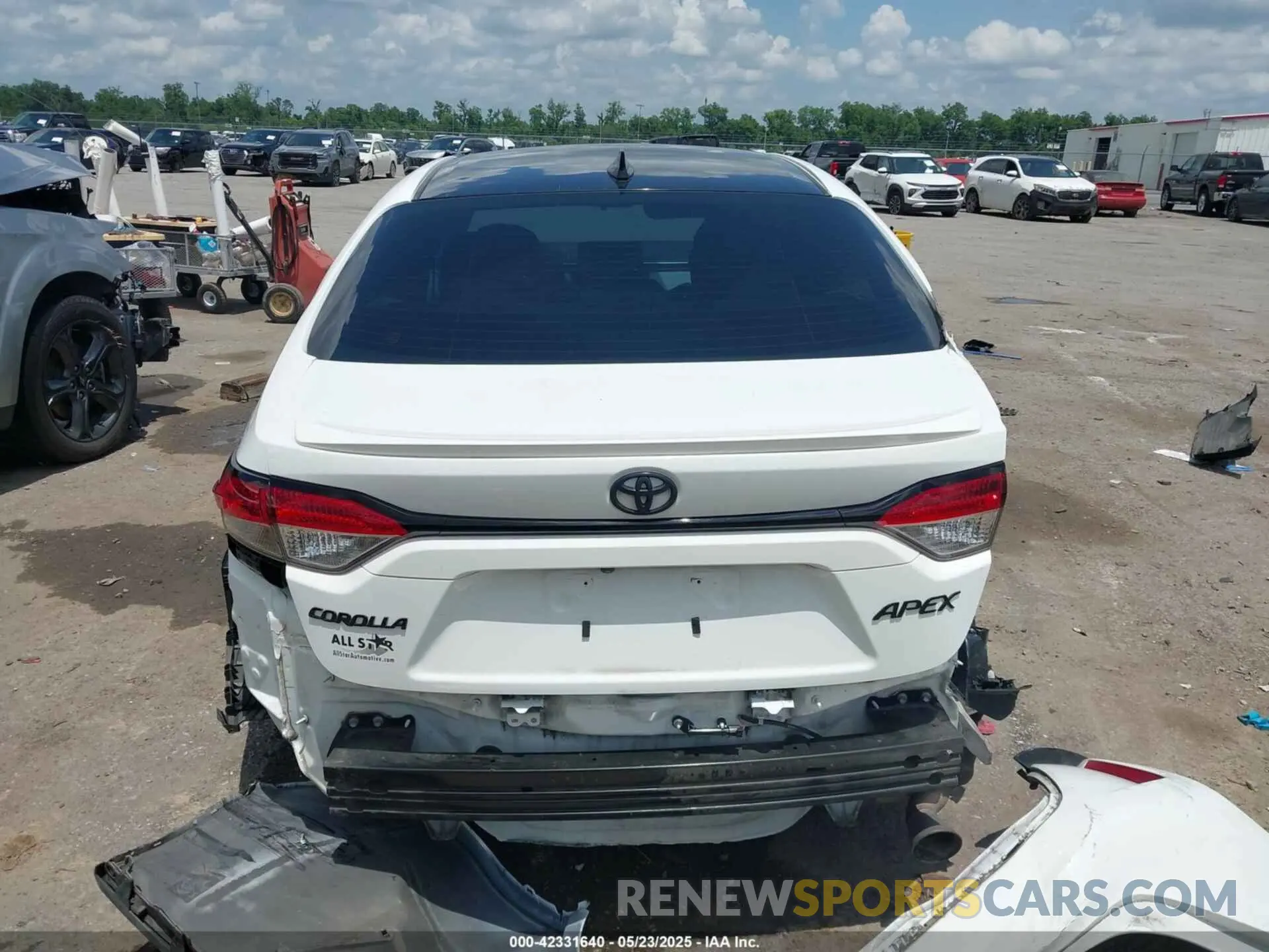17 Photograph of a damaged car 5YFS4MCE3MP068963 TOYOTA COROLLA 2021