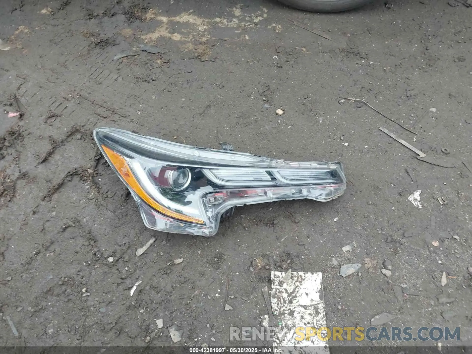 11 Photograph of a damaged car 5YFS4MCE3MP096911 TOYOTA COROLLA 2021