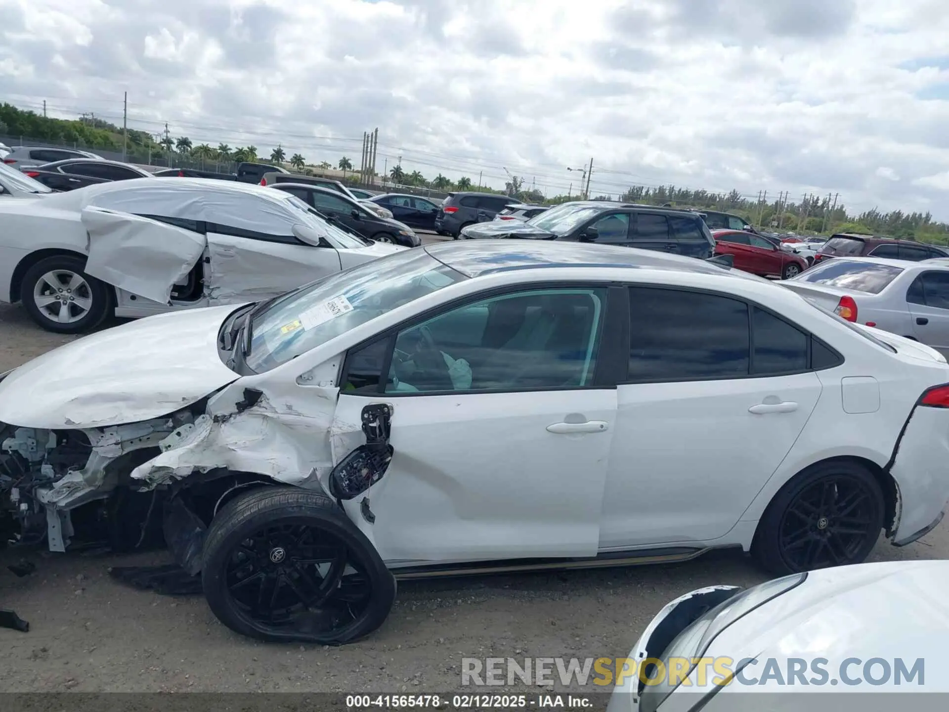 15 Photograph of a damaged car 5YFS4MCE6MP080606 TOYOTA COROLLA 2021