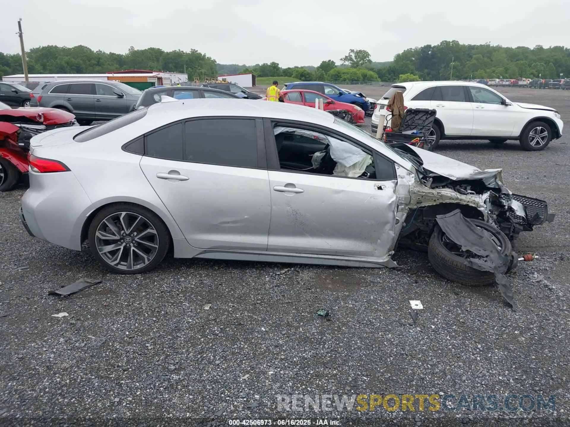 13 Photograph of a damaged car 5YFS4MCE7MP064561 TOYOTA COROLLA 2021