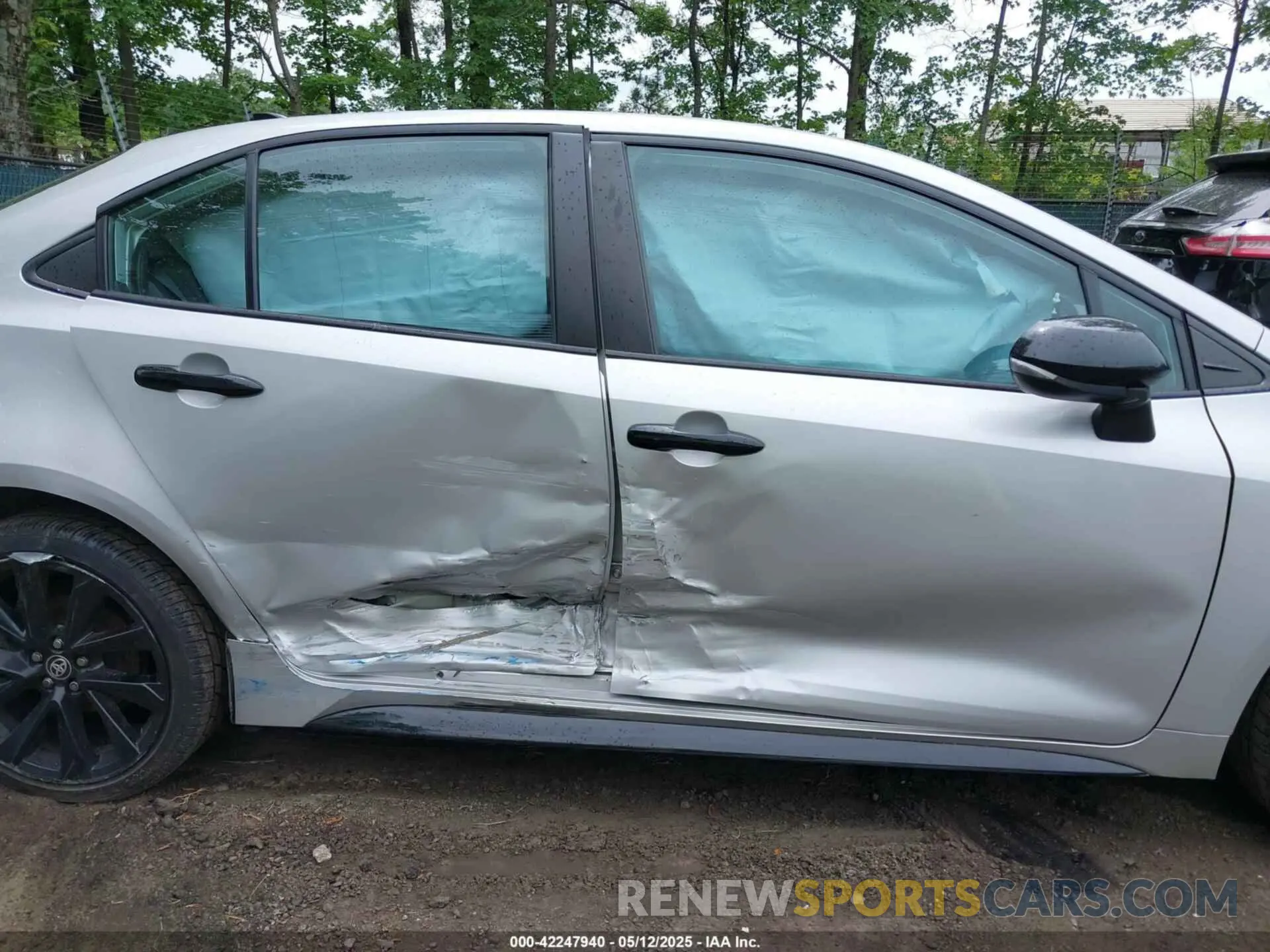 13 Photograph of a damaged car 5YFS4MCE7MP068559 TOYOTA COROLLA 2021