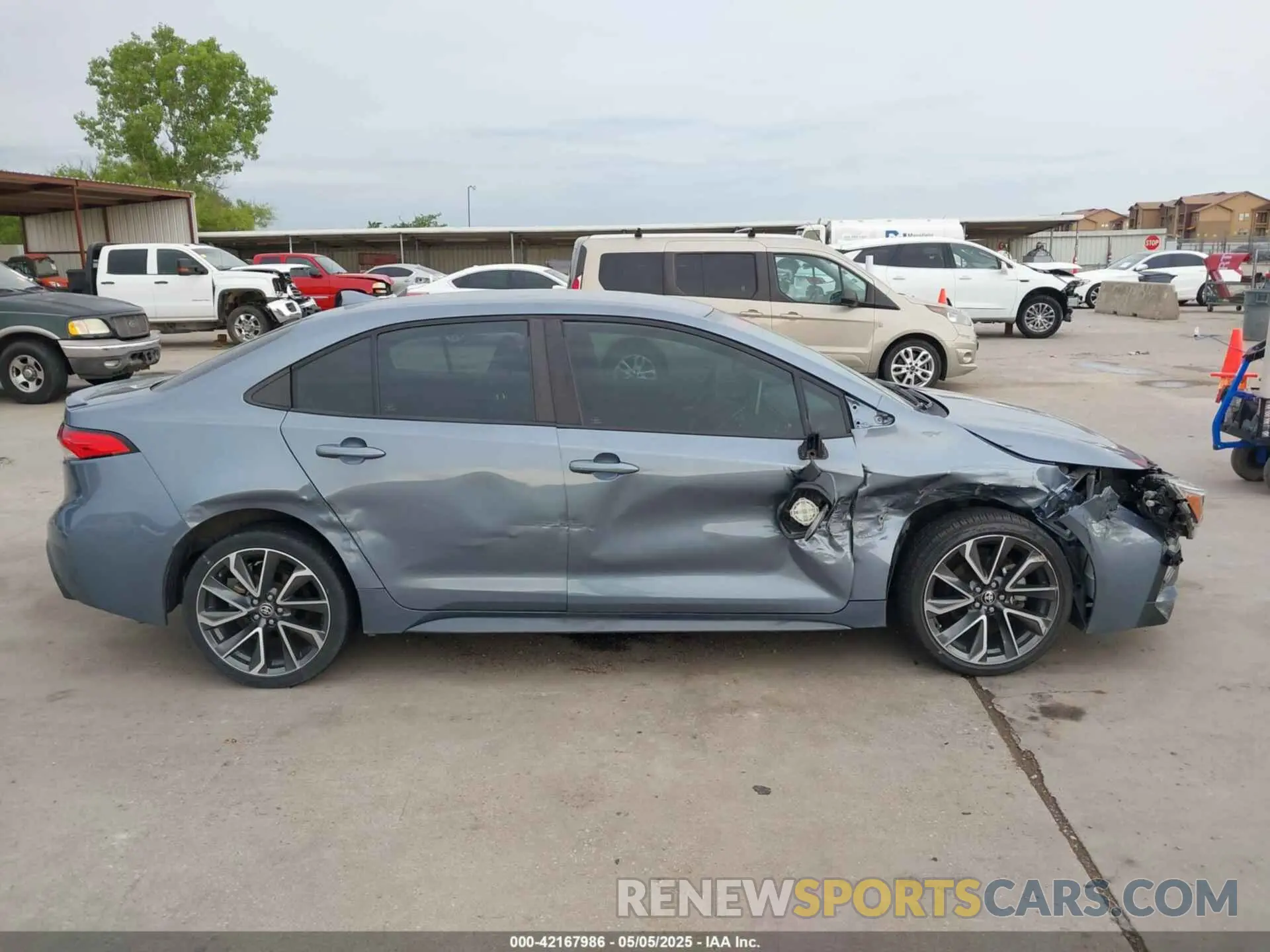 13 Photograph of a damaged car 5YFS4MCE7MP084258 TOYOTA COROLLA 2021