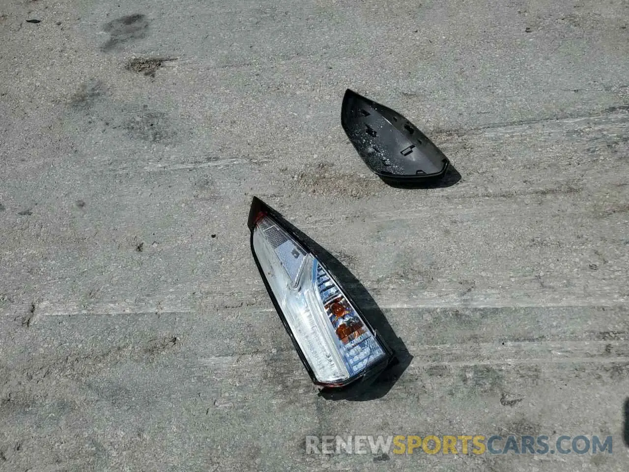 12 Photograph of a damaged car 5YFT4MCE0MP058752 TOYOTA COROLLA 2021
