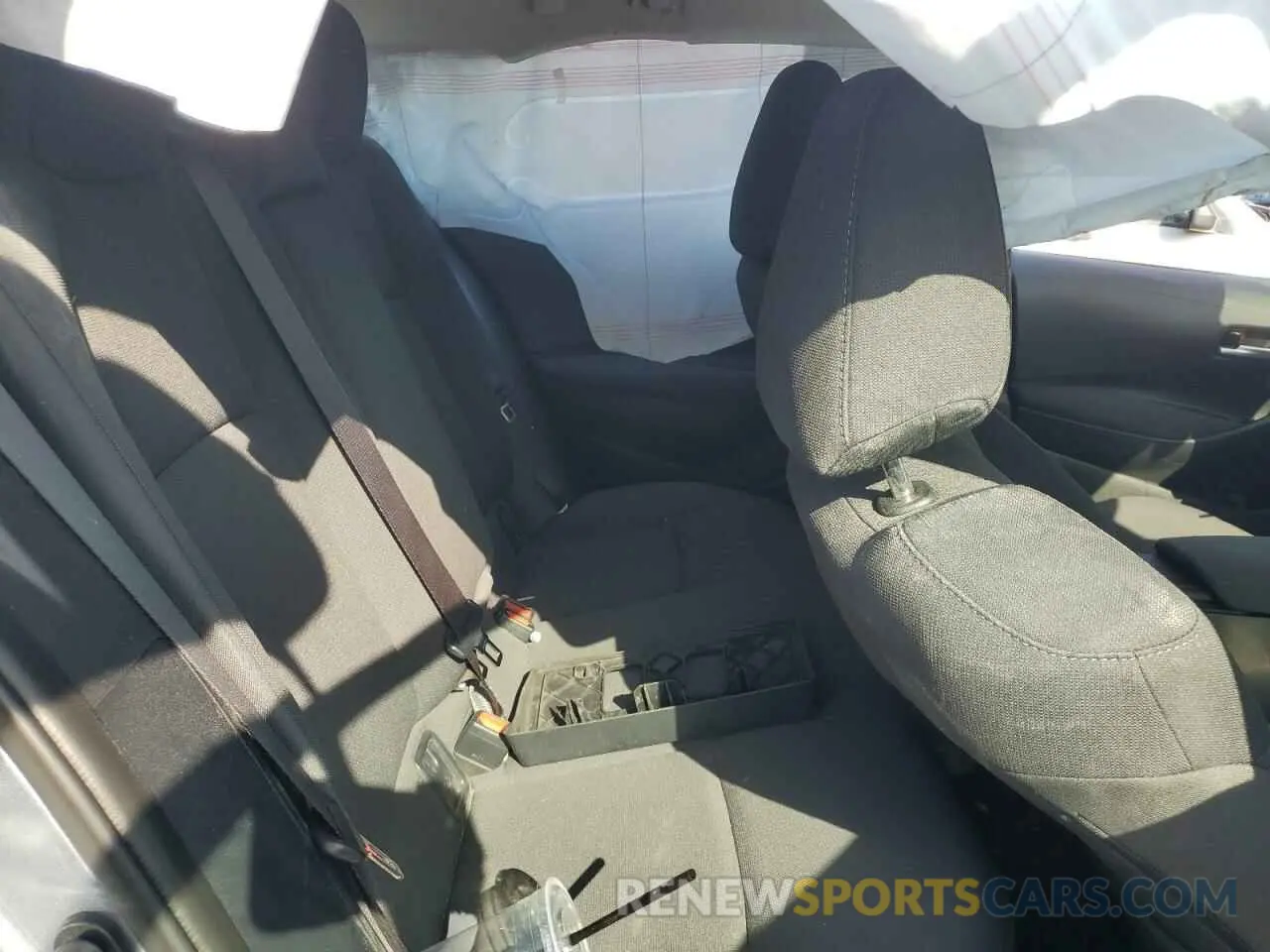 10 Photograph of a damaged car 5YFVPMAE8MP248205 TOYOTA COROLLA 2021