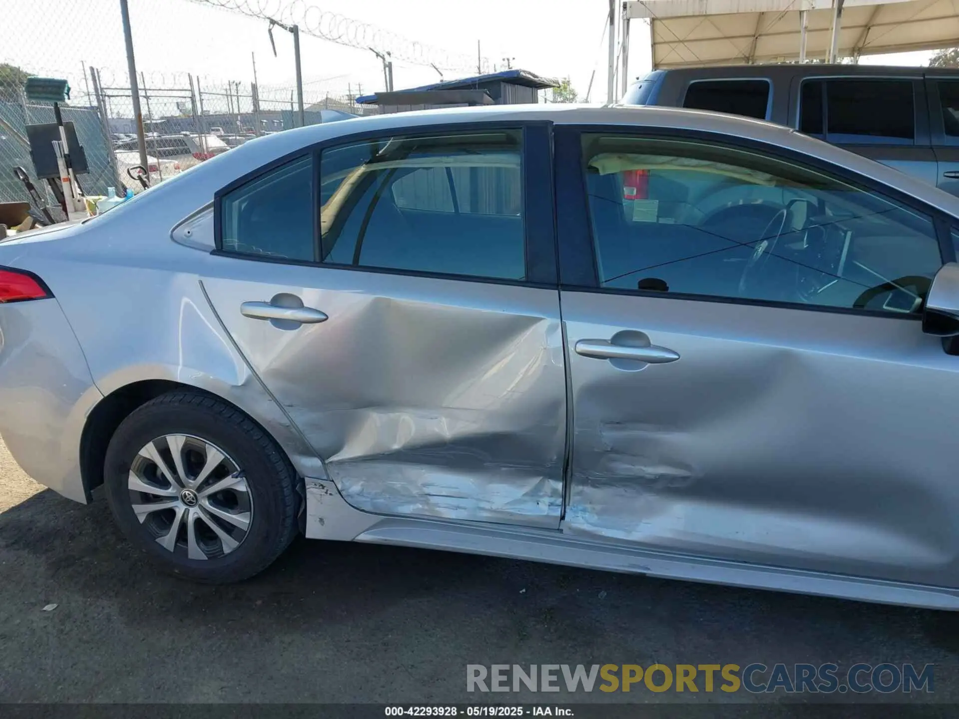 6 Photograph of a damaged car JTDEAMDE0MJ000130 TOYOTA COROLLA 2021