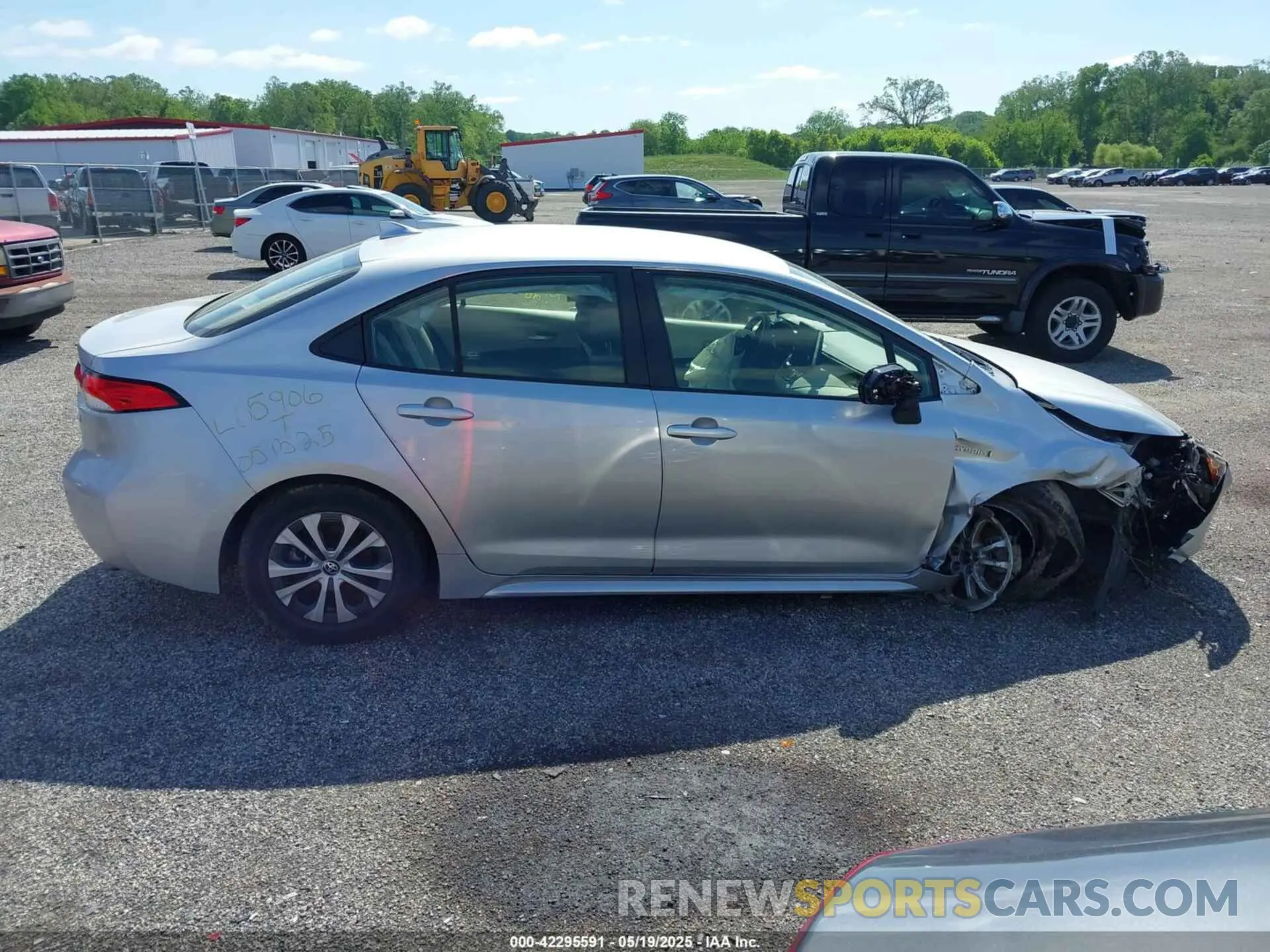 13 Photograph of a damaged car JTDEAMDE2MJ017205 TOYOTA COROLLA 2021
