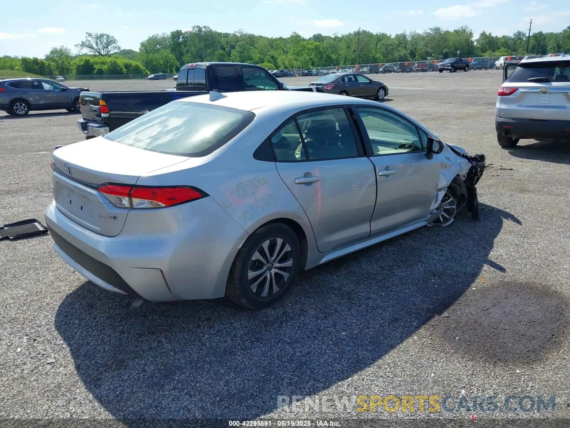 4 Photograph of a damaged car JTDEAMDE2MJ017205 TOYOTA COROLLA 2021