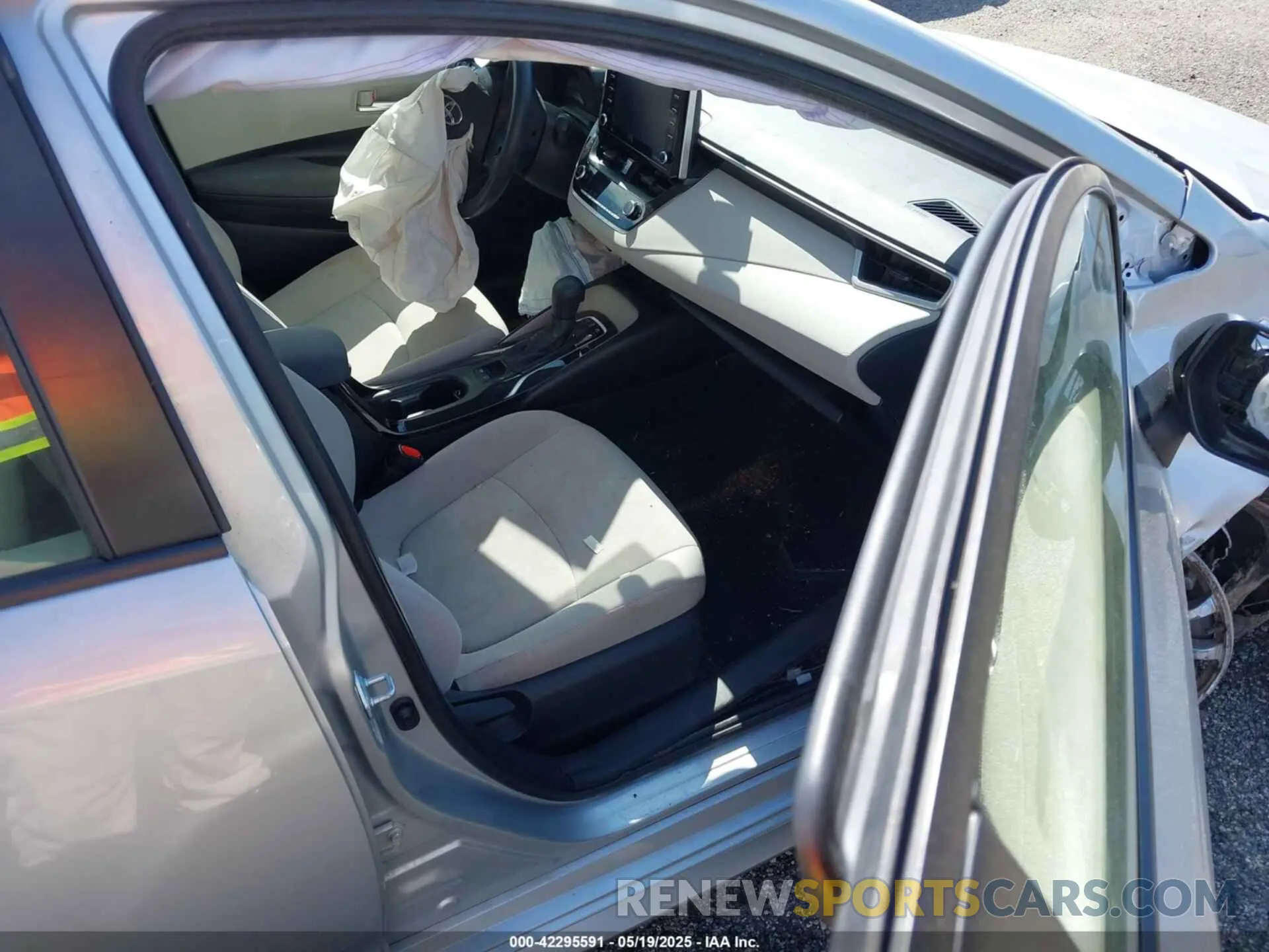 5 Photograph of a damaged car JTDEAMDE2MJ017205 TOYOTA COROLLA 2021