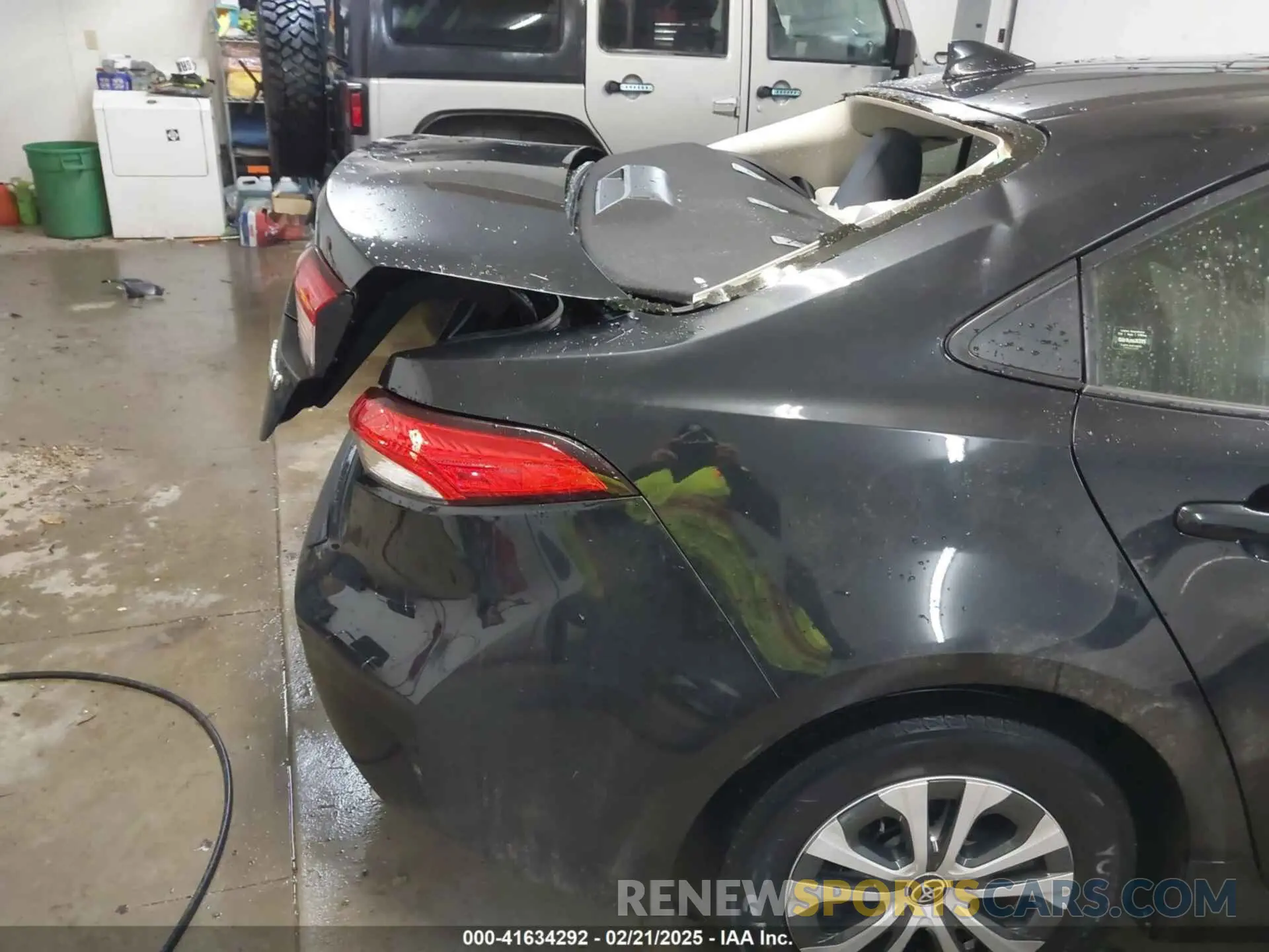 21 Photograph of a damaged car JTDEAMDE2MJ021142 TOYOTA COROLLA 2021
