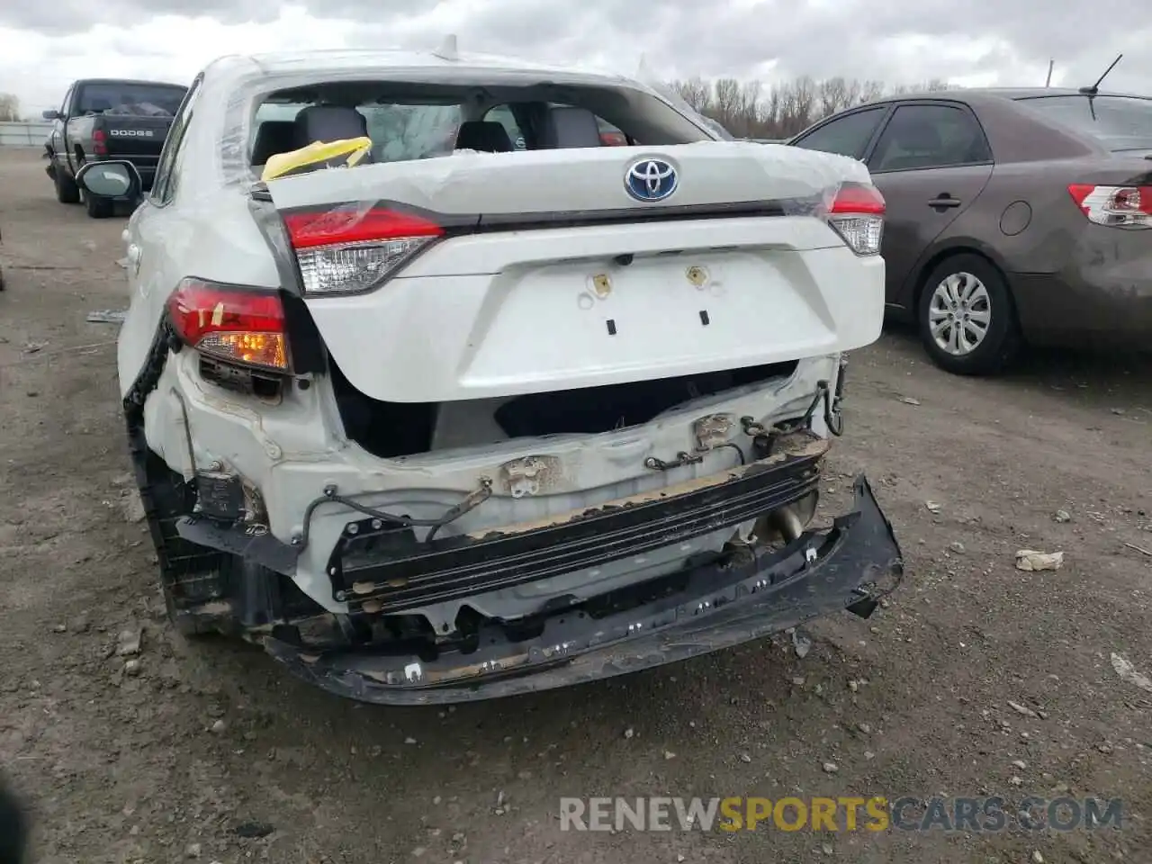 9 Photograph of a damaged car JTDEAMDE3MJ009310 TOYOTA COROLLA 2021