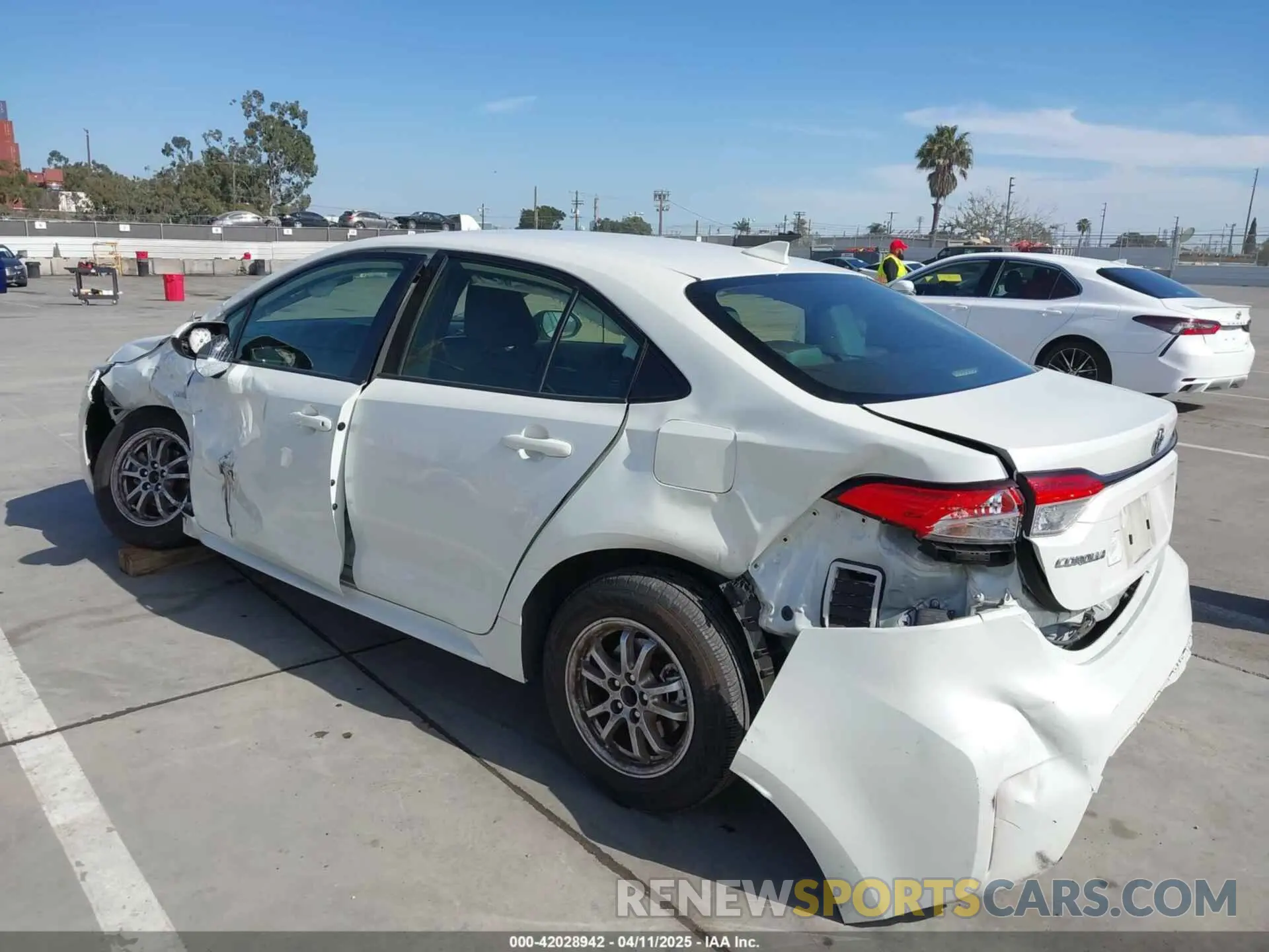 3 Photograph of a damaged car JTDEAMDE3MJ031906 TOYOTA COROLLA 2021