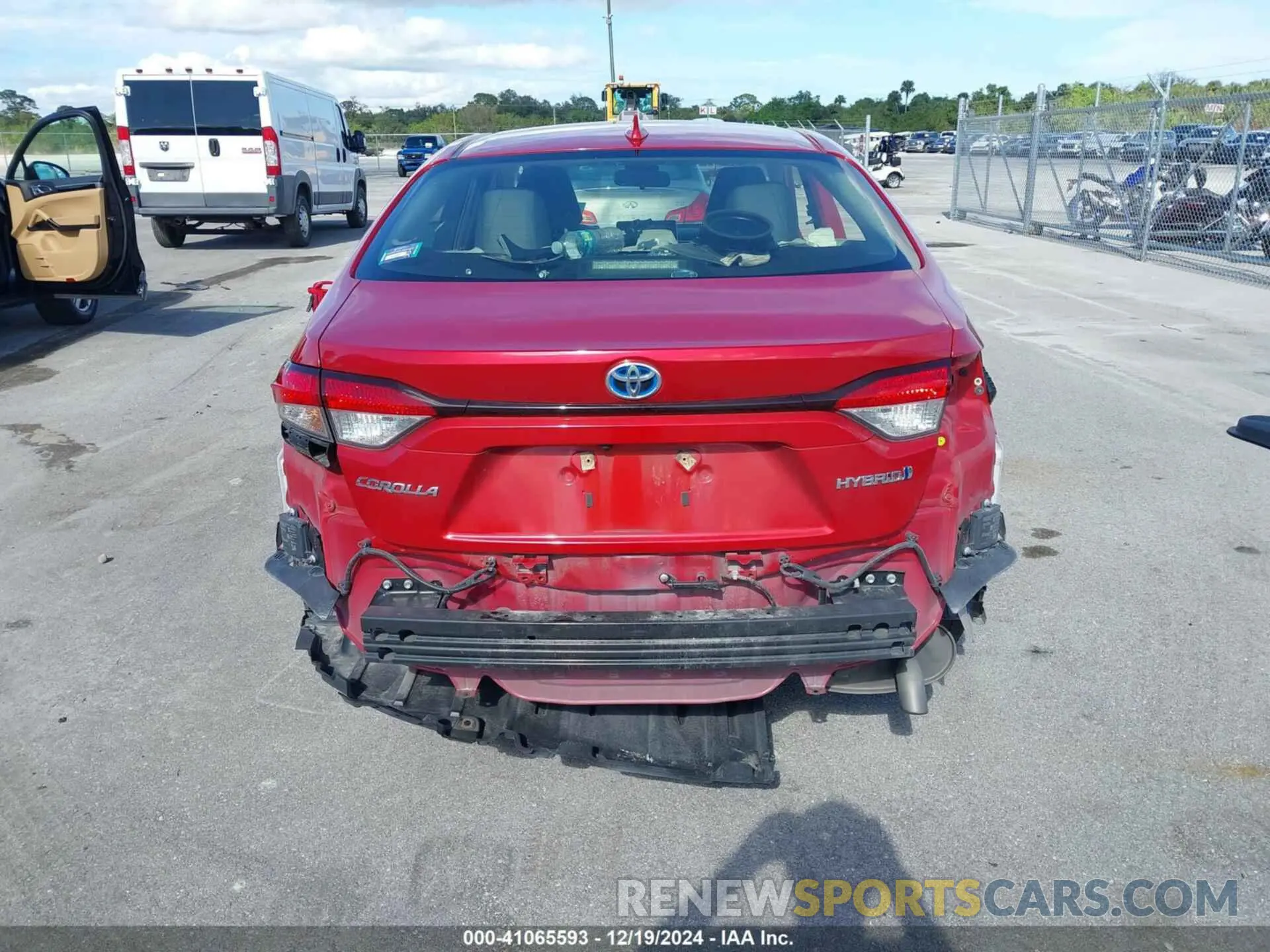 17 Photograph of a damaged car JTDEAMDE4MJ008926 TOYOTA COROLLA 2021