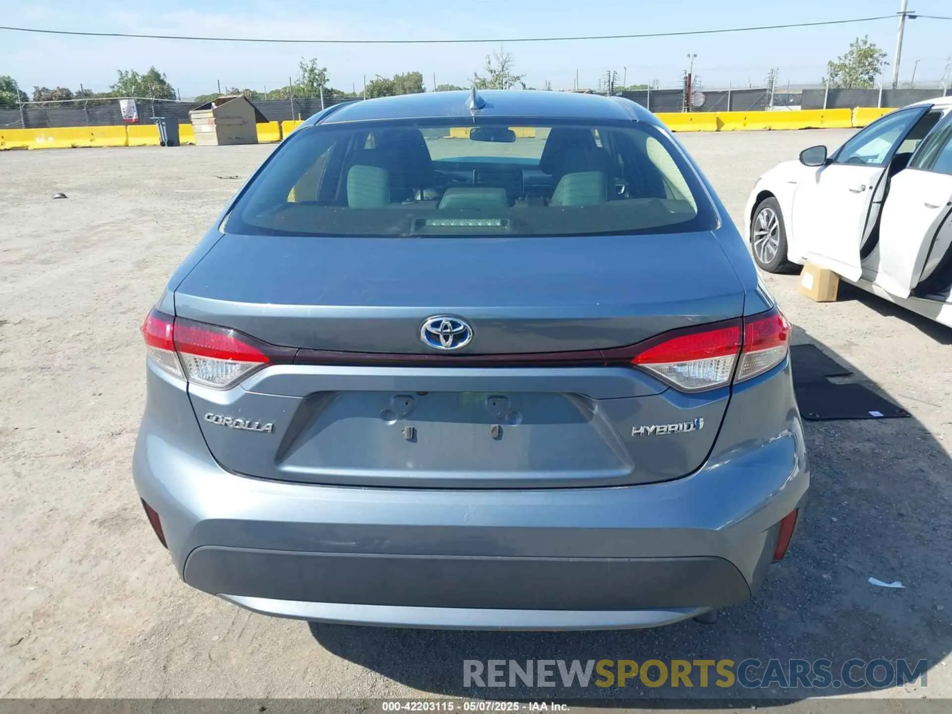 17 Photograph of a damaged car JTDEAMDE4MJ024253 TOYOTA COROLLA 2021