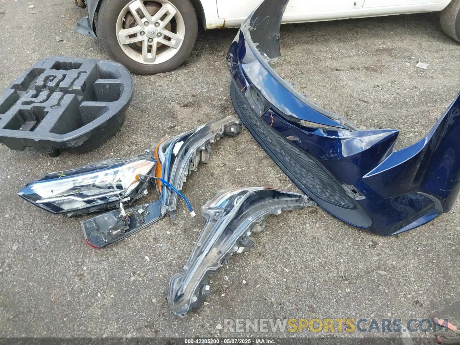 12 Photograph of a damaged car JTDEAMDE4MJ031901 TOYOTA COROLLA 2021