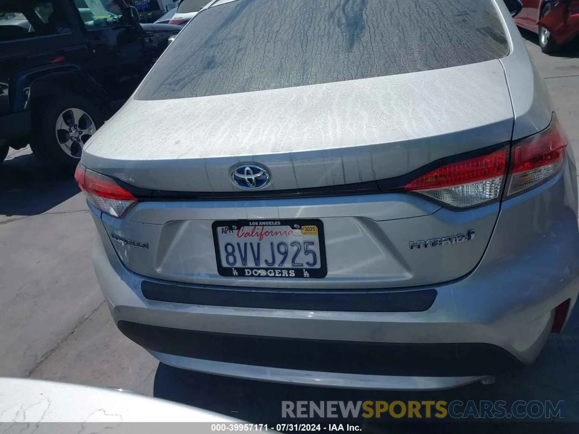 17 Photograph of a damaged car JTDEAMDE5MJ022348 TOYOTA COROLLA 2021