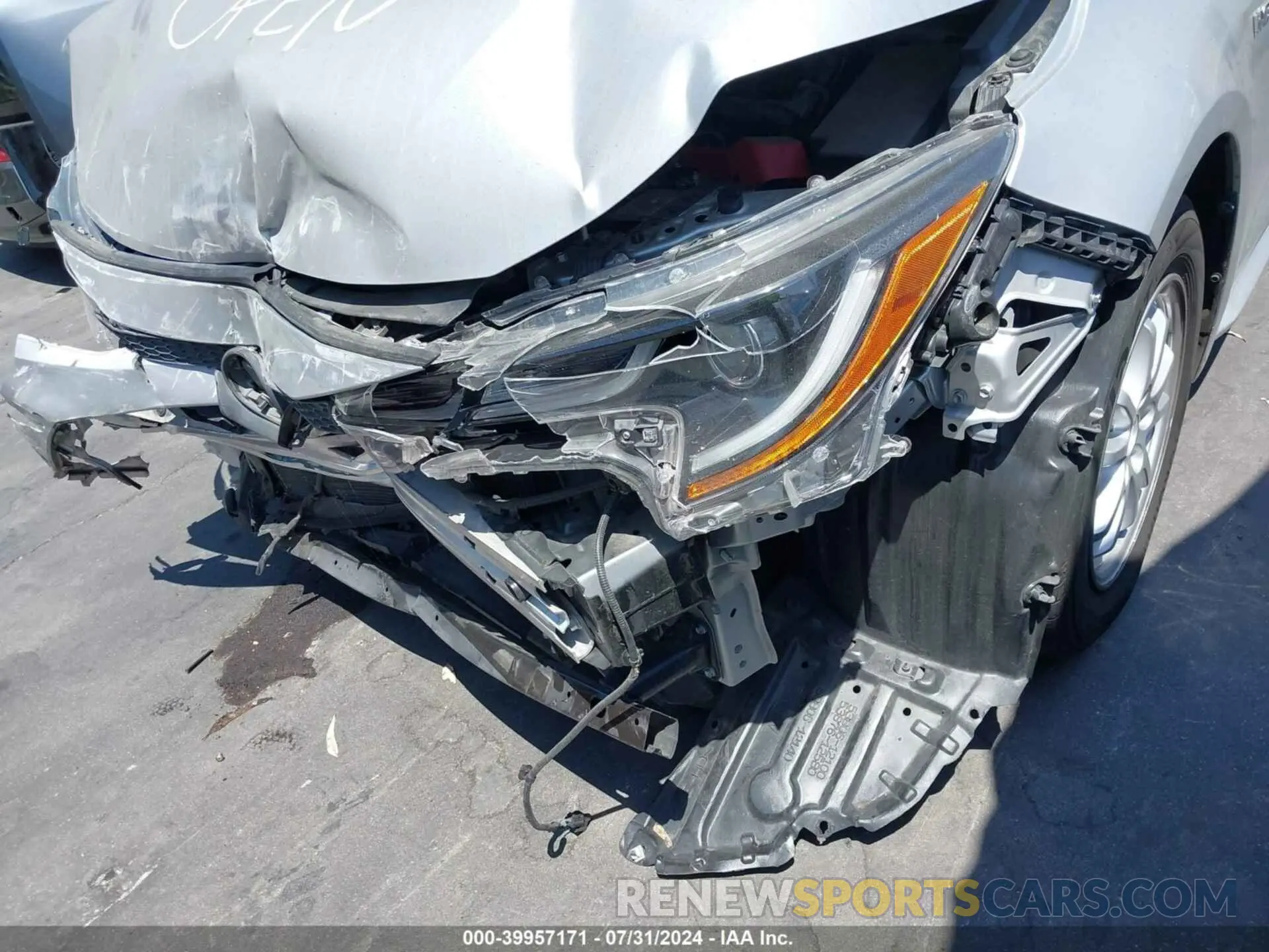 19 Photograph of a damaged car JTDEAMDE5MJ022348 TOYOTA COROLLA 2021