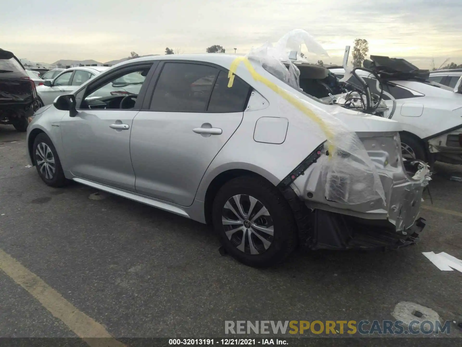 3 Photograph of a damaged car JTDEAMDE5MJ027095 TOYOTA COROLLA 2021