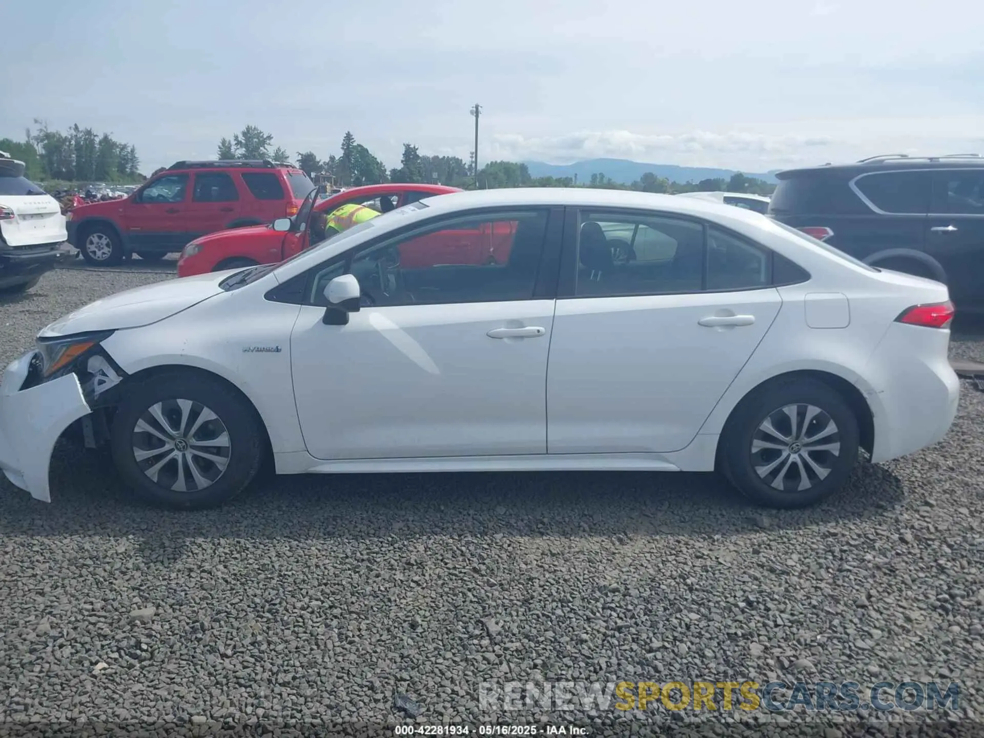 14 Photograph of a damaged car JTDEAMDE6MJ002447 TOYOTA COROLLA 2021