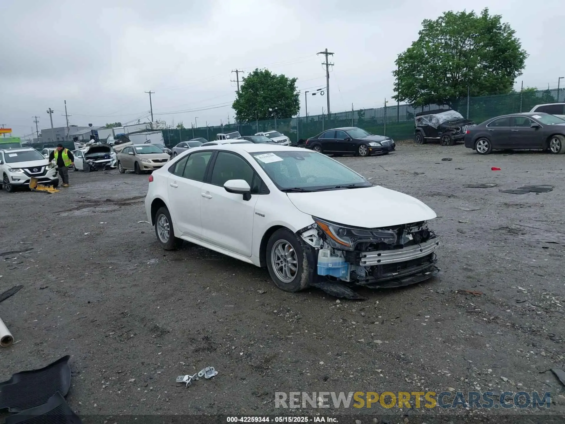 1 Photograph of a damaged car JTDEAMDE7MJ009617 TOYOTA COROLLA 2021