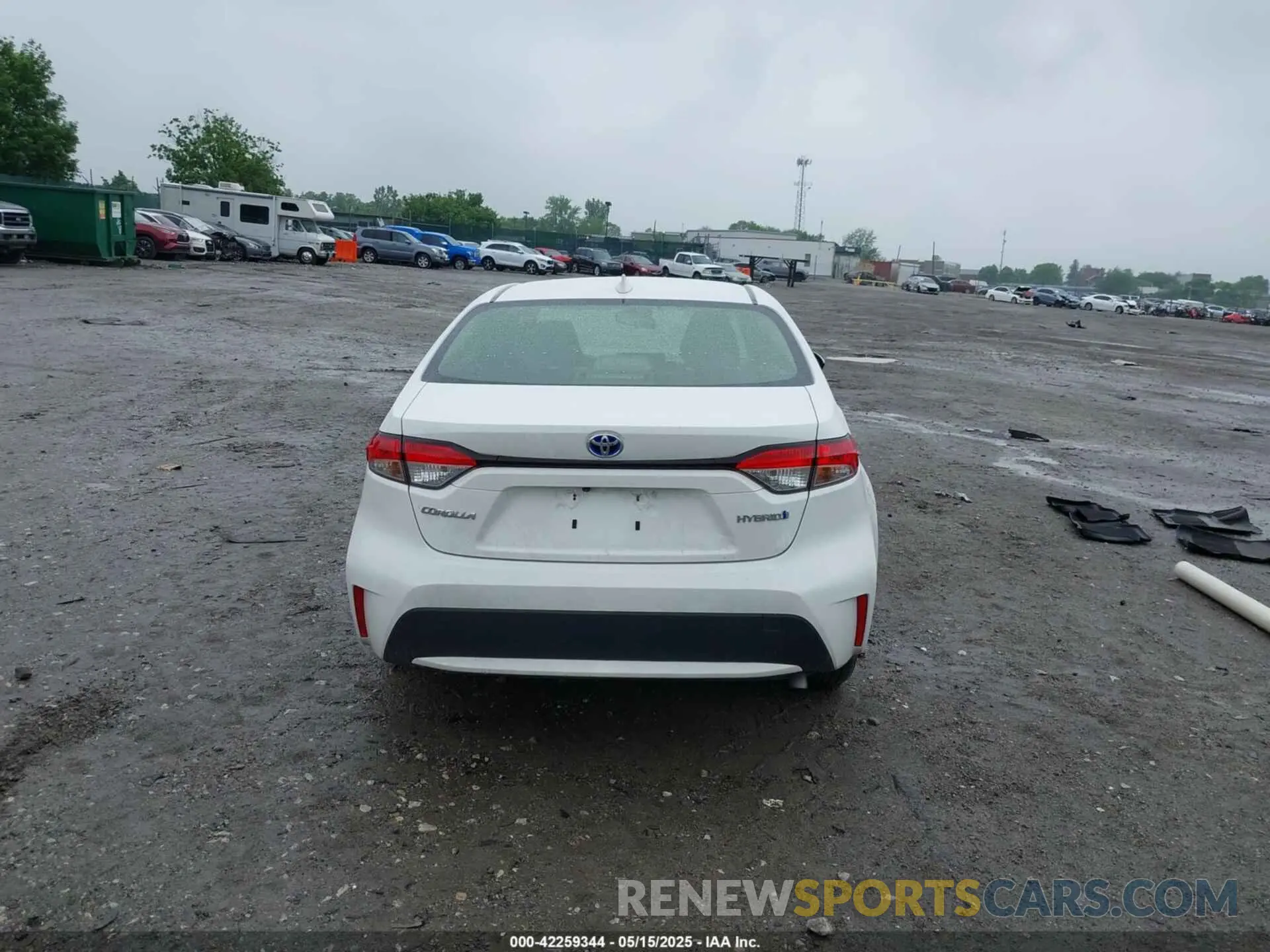 17 Photograph of a damaged car JTDEAMDE7MJ009617 TOYOTA COROLLA 2021