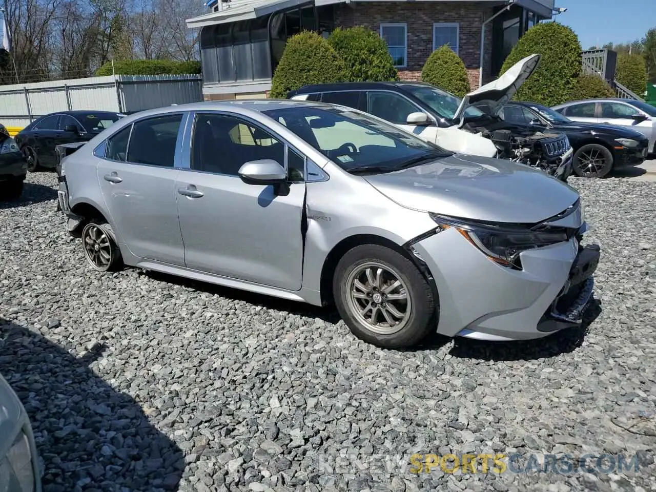 4 Photograph of a damaged car JTDEAMDE7MJ017300 TOYOTA COROLLA 2021