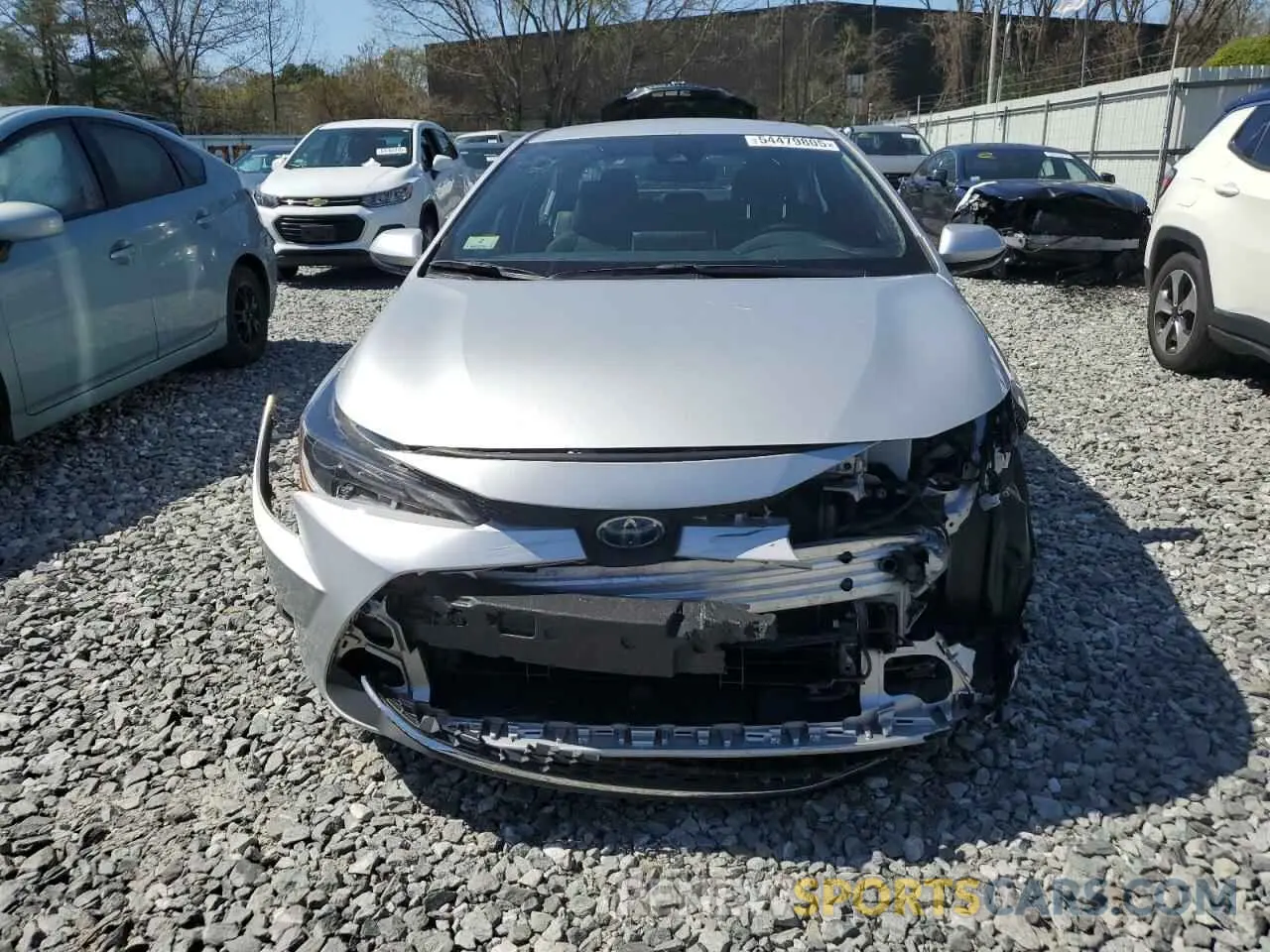 5 Photograph of a damaged car JTDEAMDE7MJ017300 TOYOTA COROLLA 2021