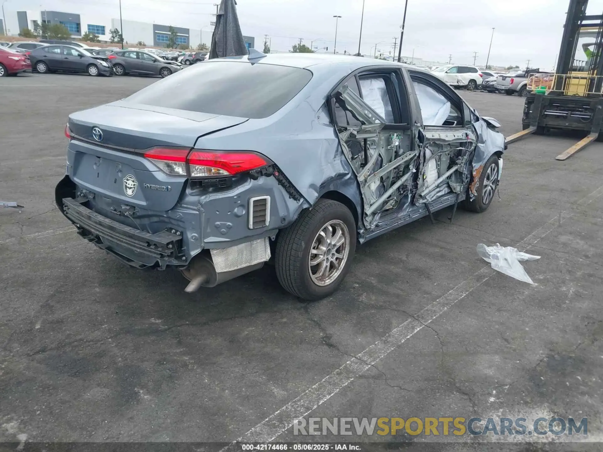 4 Photograph of a damaged car JTDEAMDE7MJ020682 TOYOTA COROLLA 2021