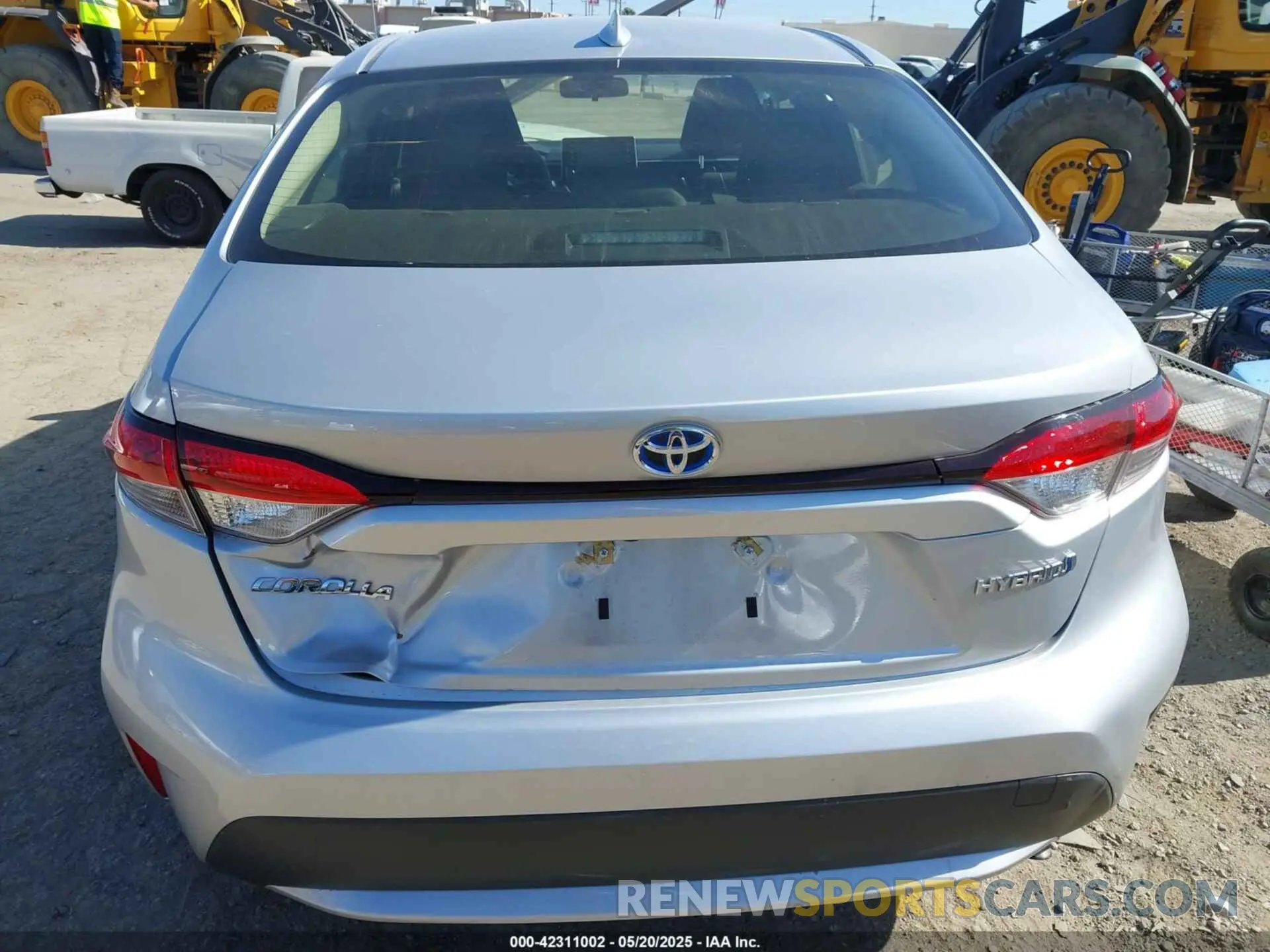 16 Photograph of a damaged car JTDEAMDE9MJ010185 TOYOTA COROLLA 2021