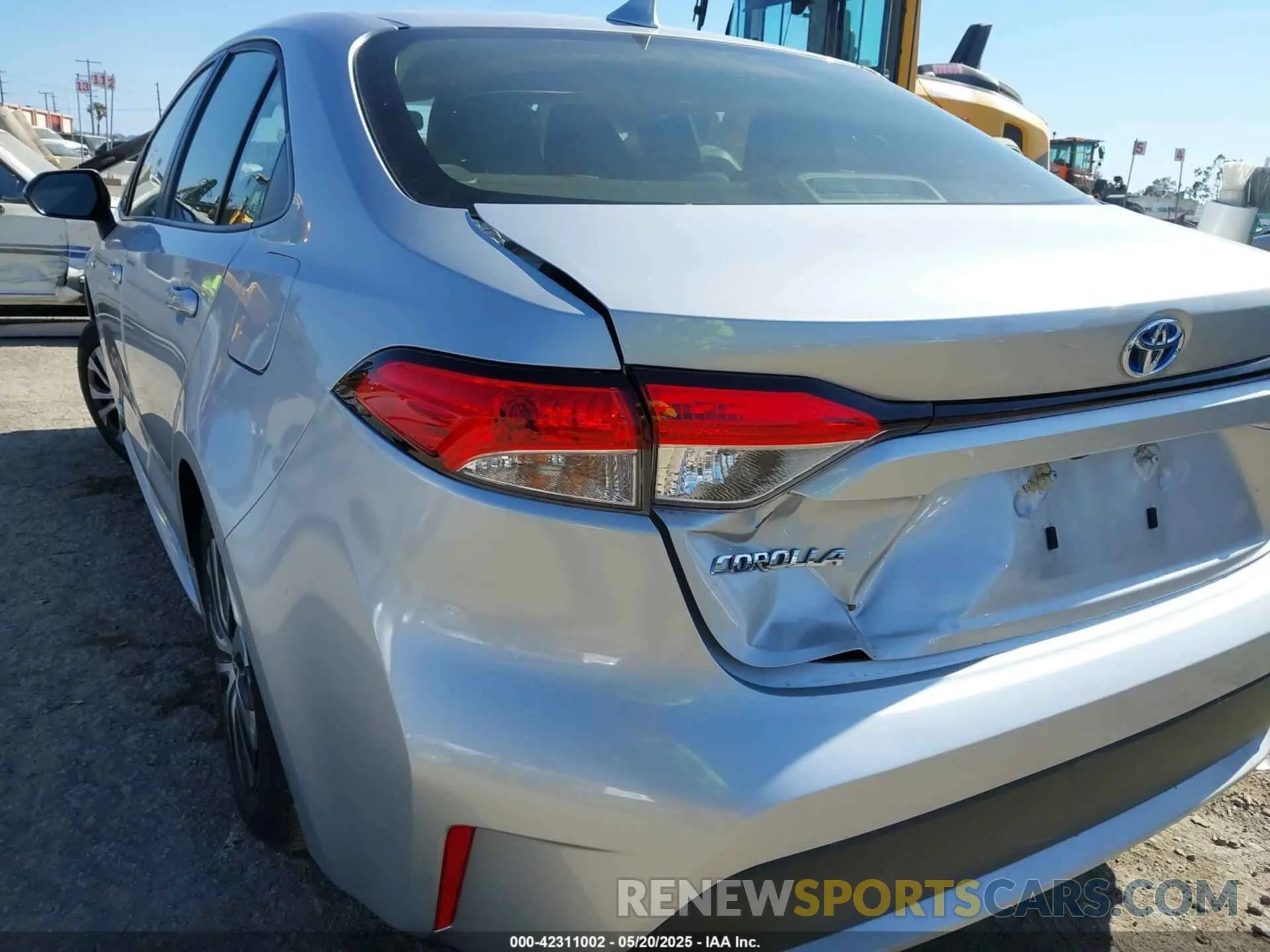 17 Photograph of a damaged car JTDEAMDE9MJ010185 TOYOTA COROLLA 2021