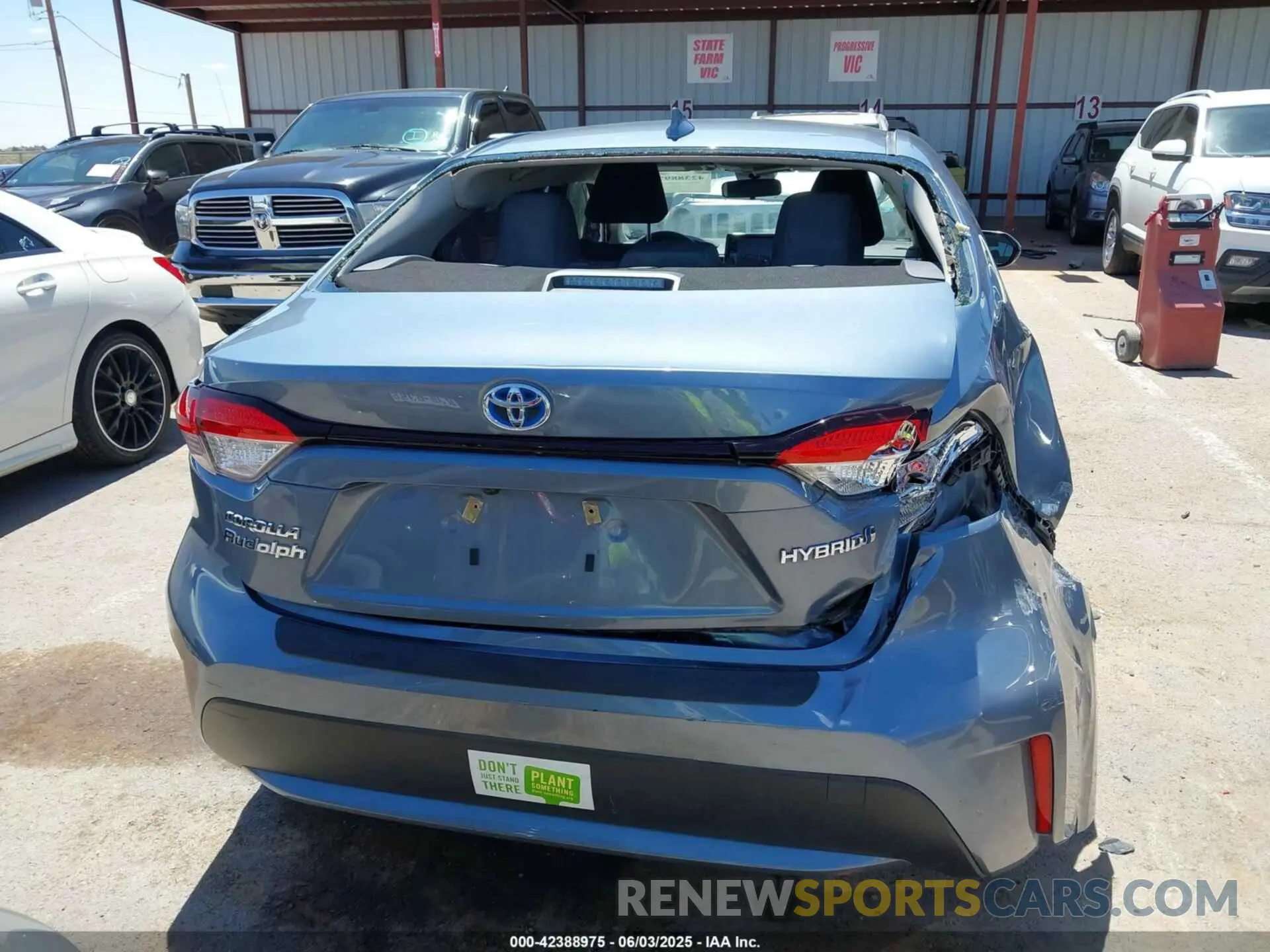 17 Photograph of a damaged car JTDEAMDE9MJ031330 TOYOTA COROLLA 2021