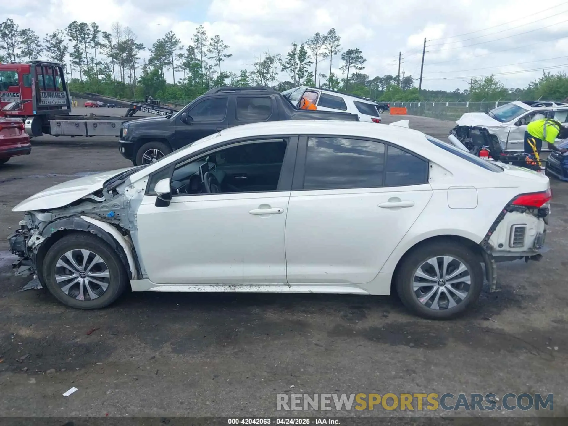 14 Photograph of a damaged car JTDEAMDEXMJ008929 TOYOTA COROLLA 2021