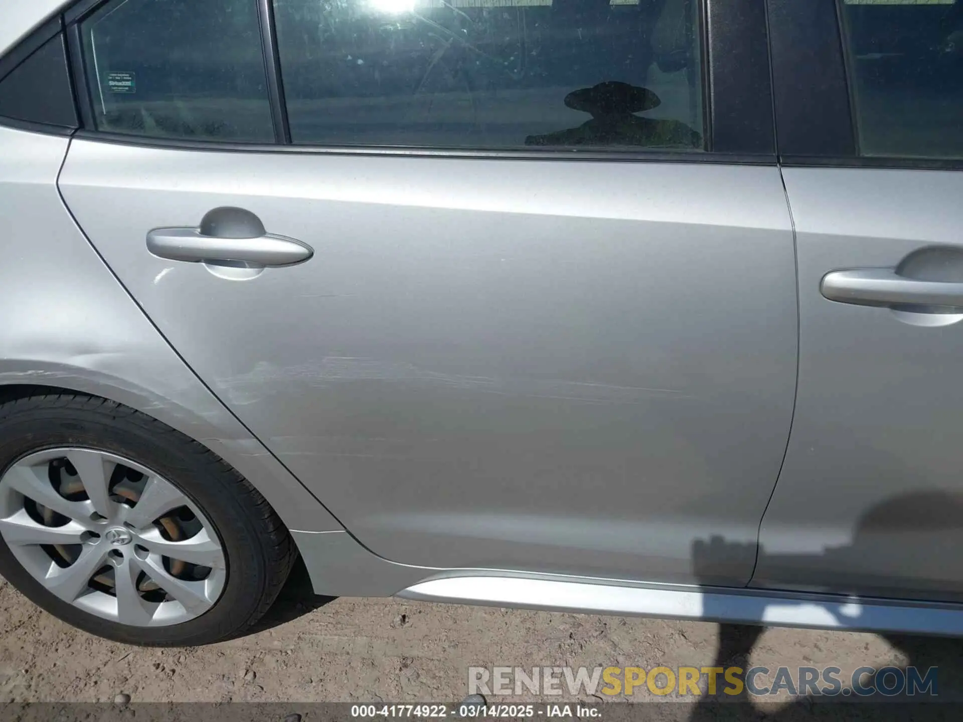 18 Photograph of a damaged car JTDEPMAE0MJ178834 TOYOTA COROLLA 2021