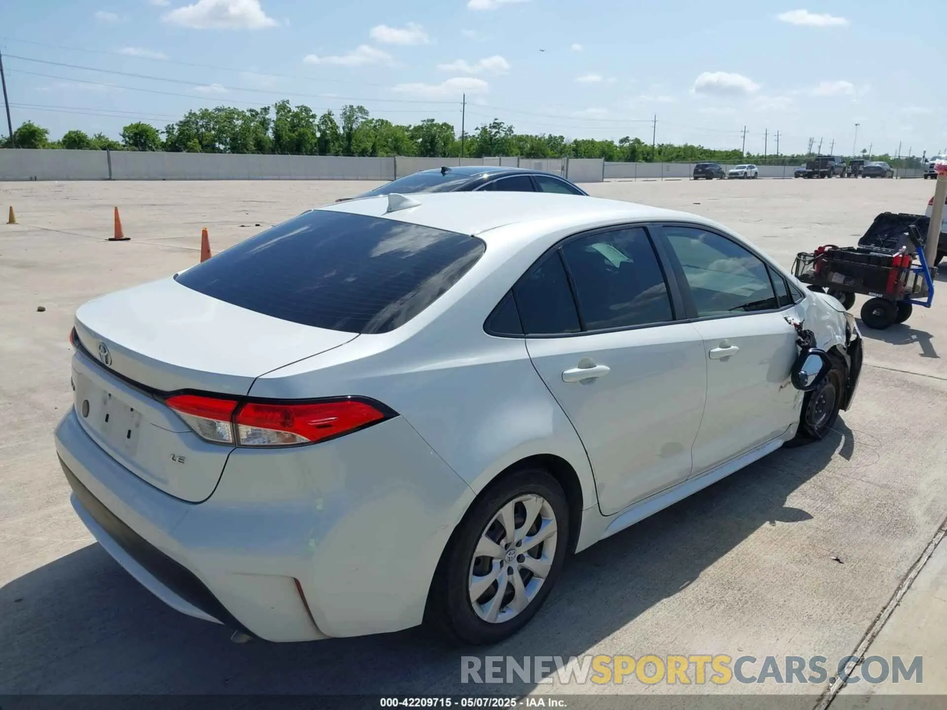 4 Photograph of a damaged car JTDEPMAE4MJ130737 TOYOTA COROLLA 2021