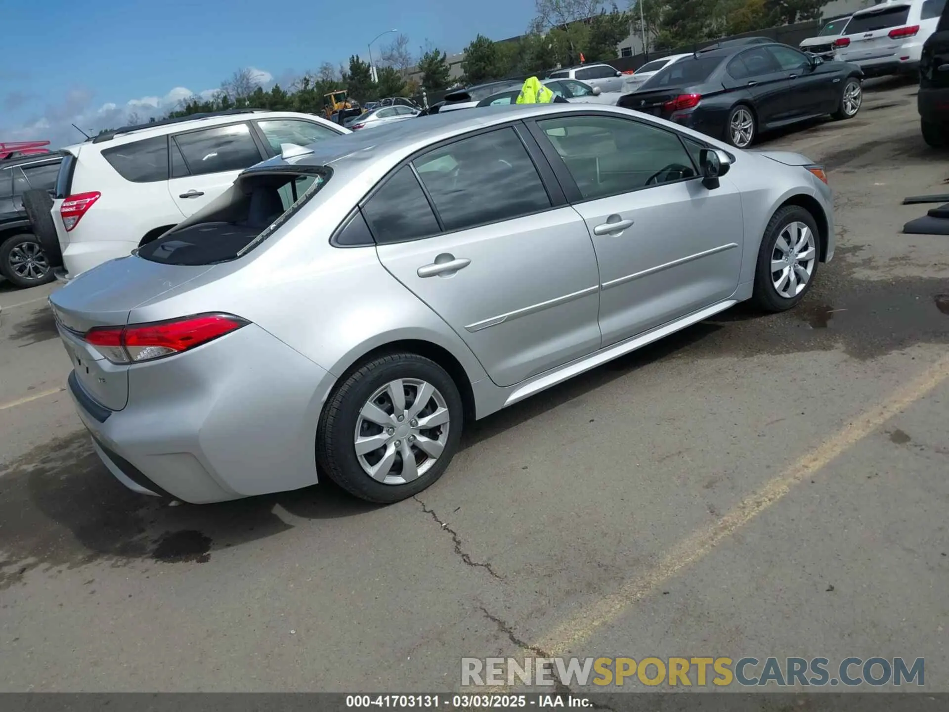 4 Photograph of a damaged car JTDEPMAE6MJ133073 TOYOTA COROLLA 2021